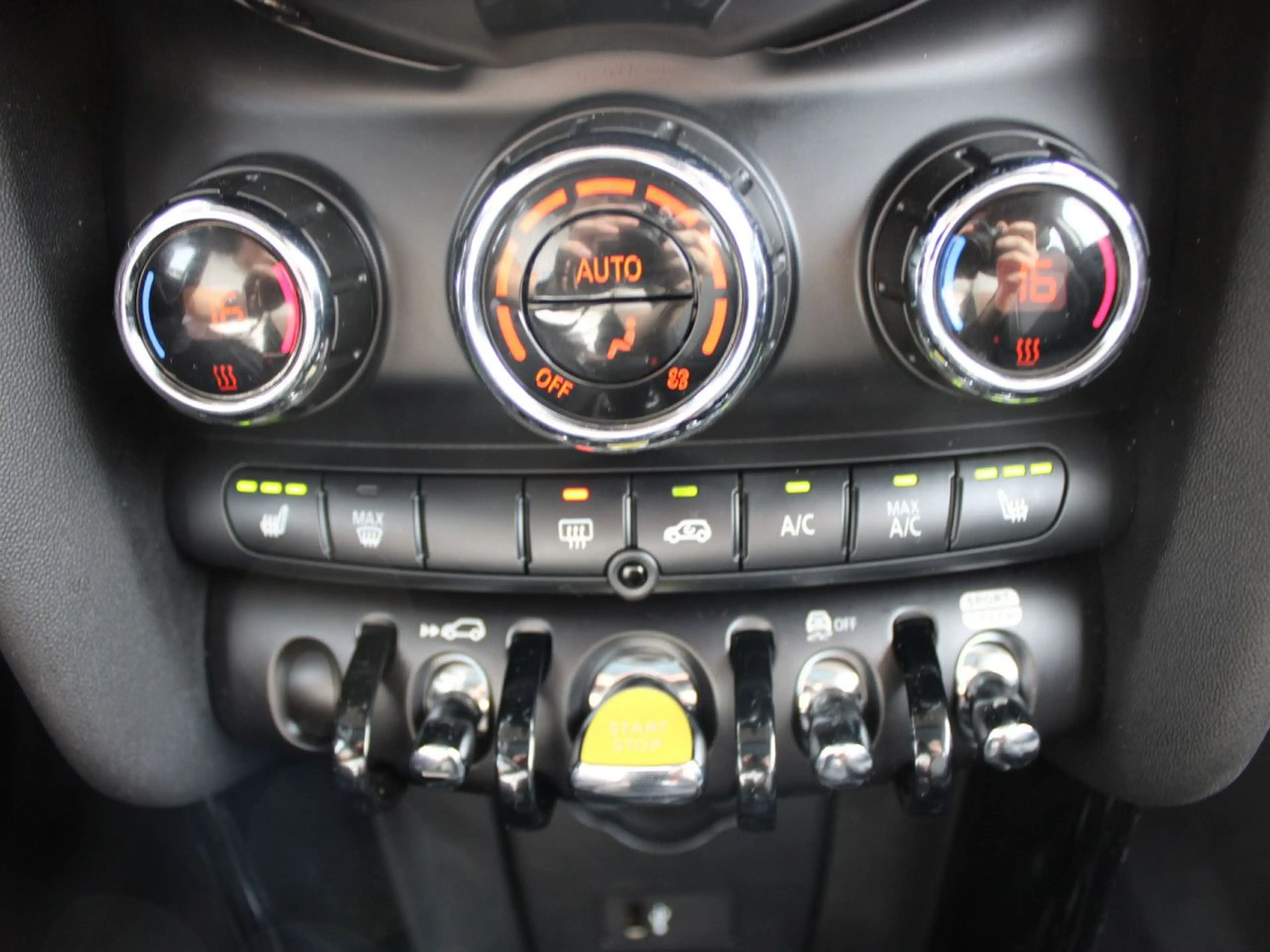 MINI Cooper SE Sports.PanoDach Navi LED Sitzh.Alu17" — photo 15
