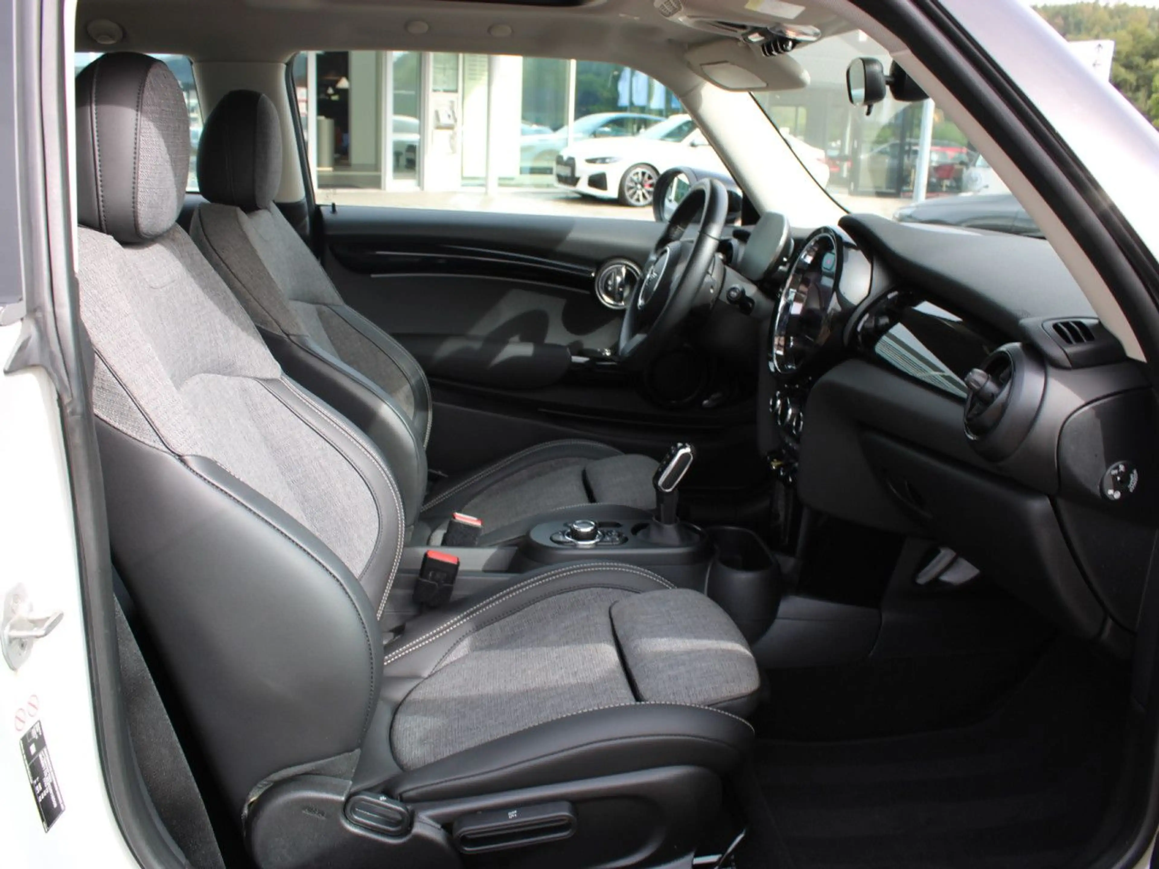 MINI Cooper SE Sports.PanoDach Navi LED Sitzh.Alu17" — photo 10