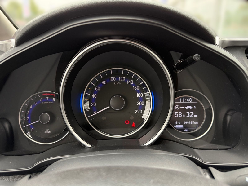 Honda Jazz 1.3 Klima Sitzheizung Tempomat Bluetooth — photo 11