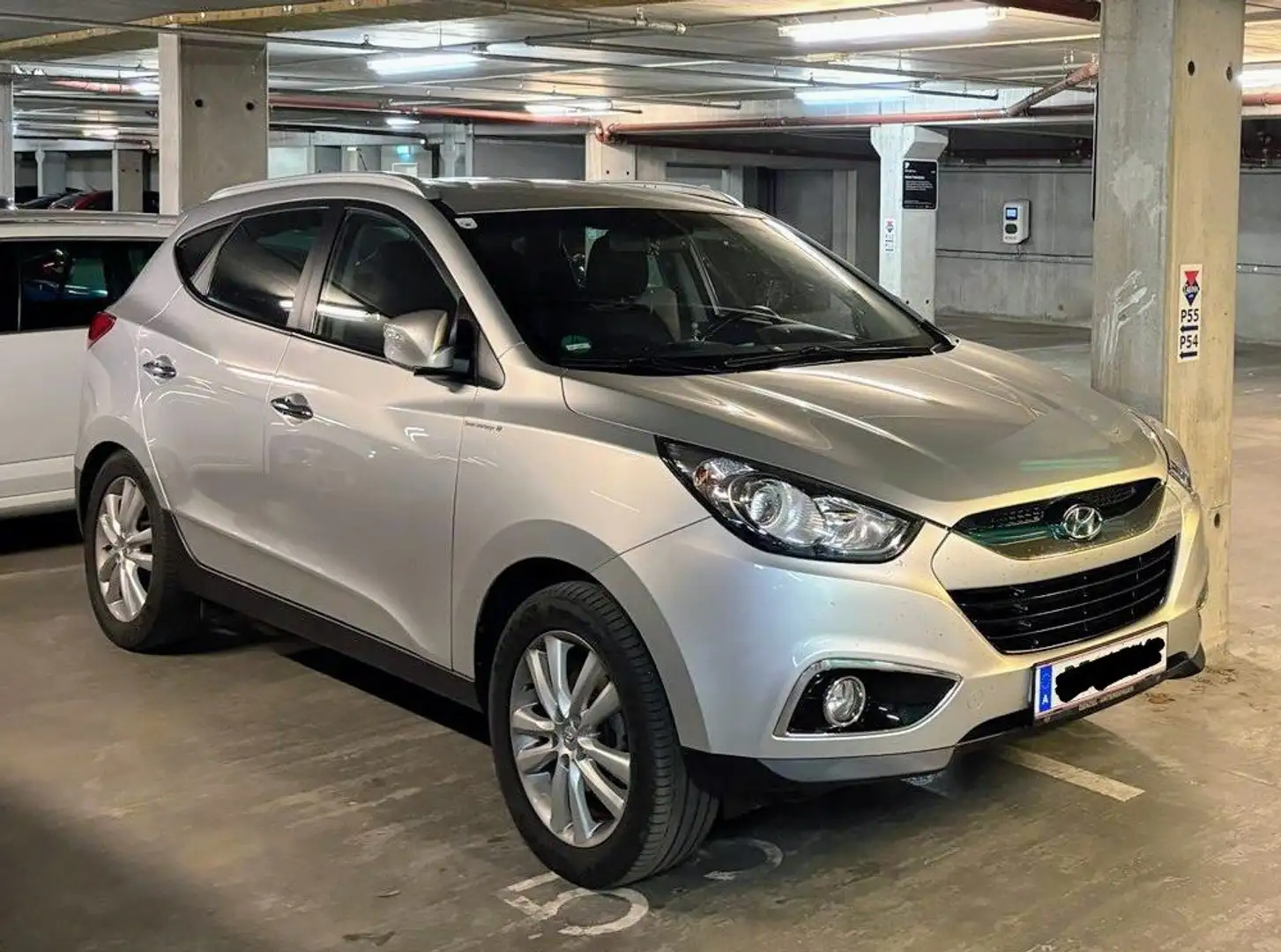 Hyundai iX35 iX35 2,0 CVVT Style 2WD Style+Anhängerkupplung Silber - 2