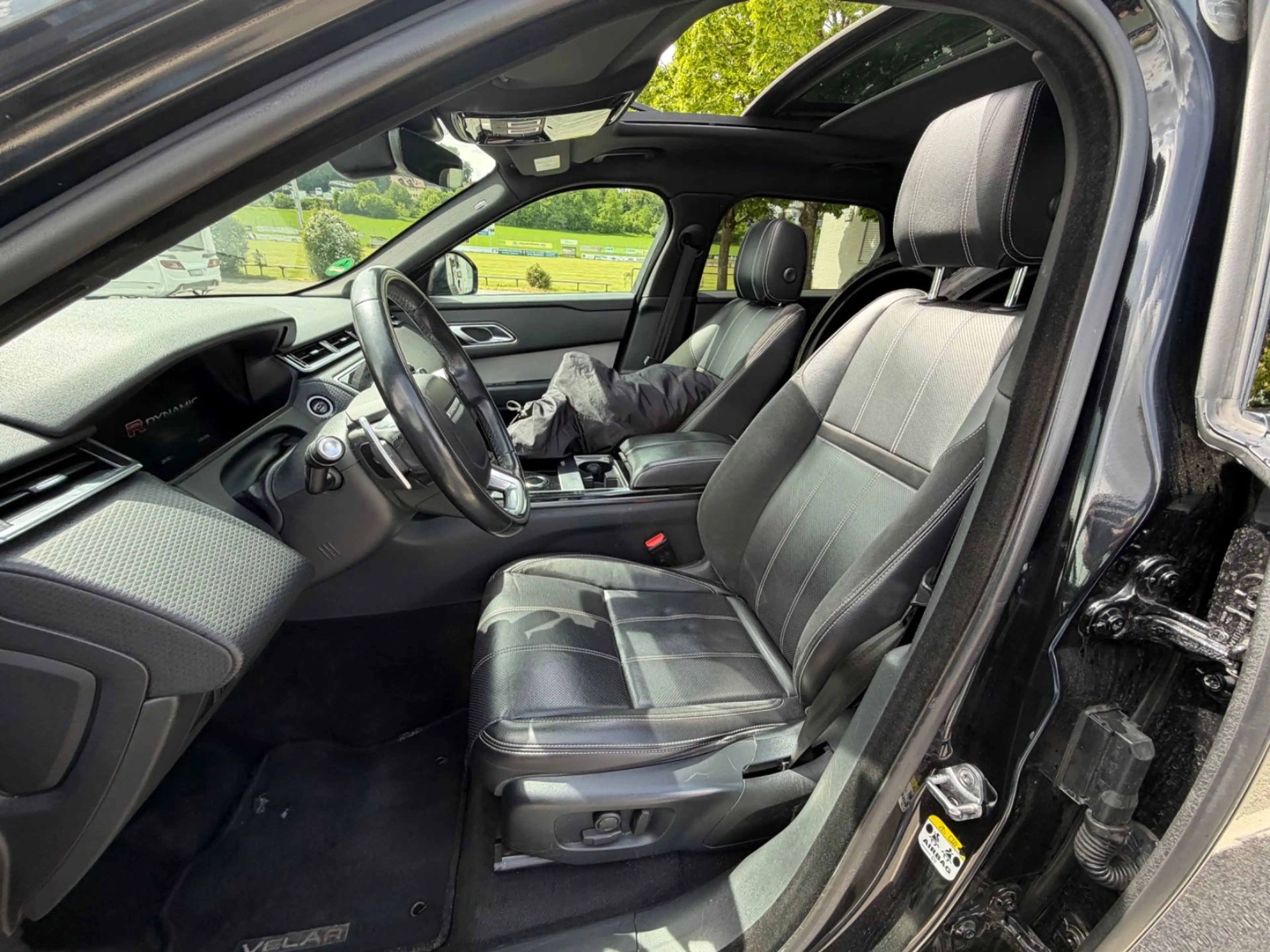 Land Rover Range Rover Velar R-Dynamic SE Pano Meridian — photo 3