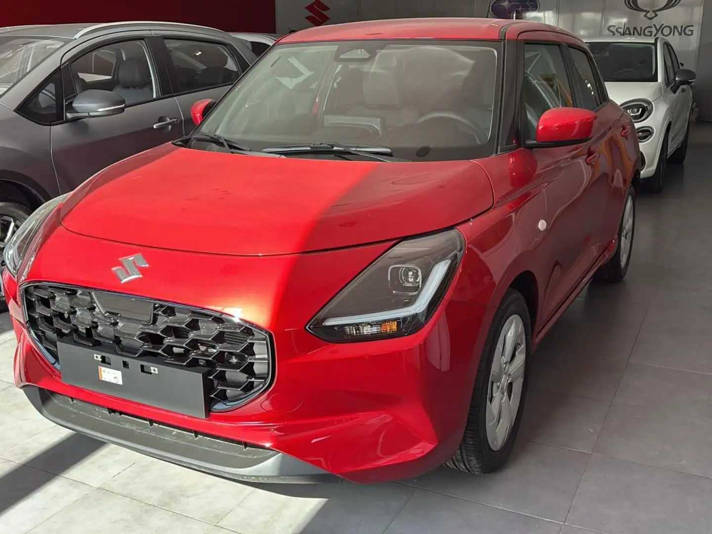 Suzuki Swift 1.2 MHEV GASOLINA Rojo - 2