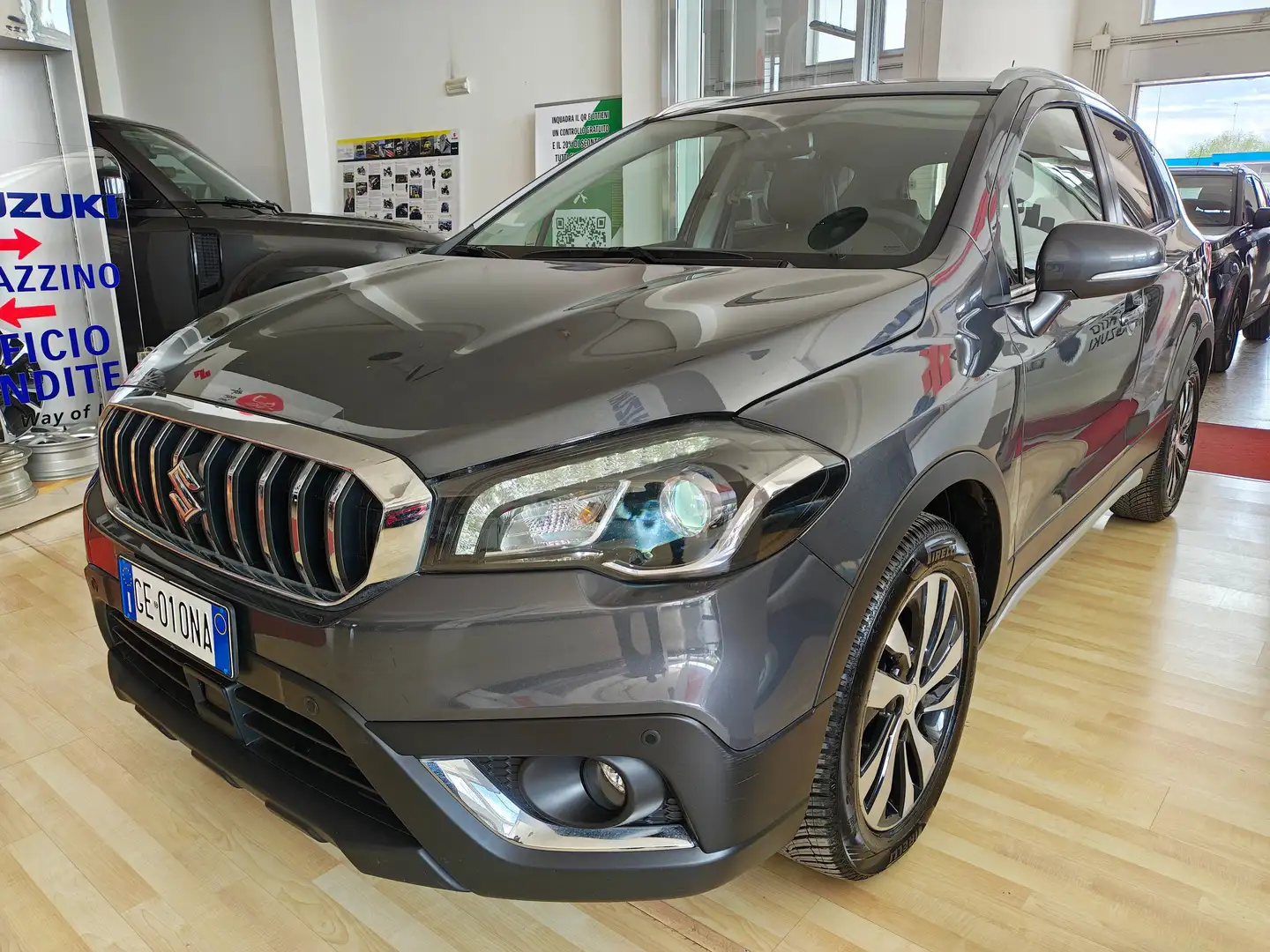 Suzuki SX4 S-Cross S-Cross 1.4h Starview 4wd allgrip auto Šedá - 1