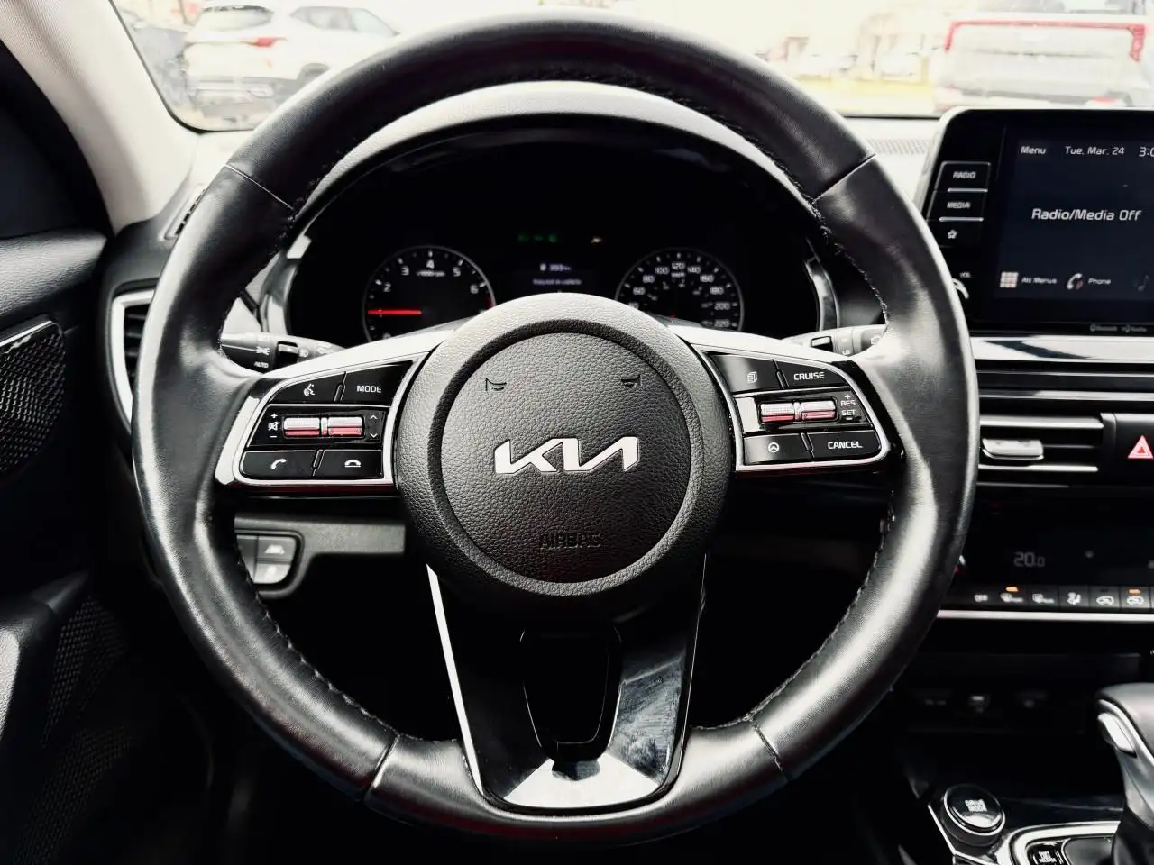 Kia Seltos снимка Kia Seltos