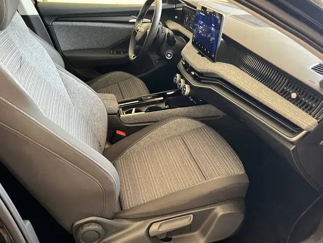 Skoda Superb view 13