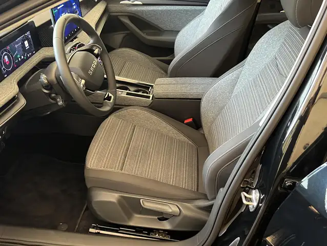 Skoda Superb view 8