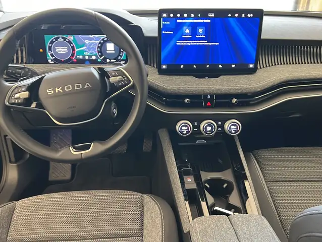 Skoda Superb view 3