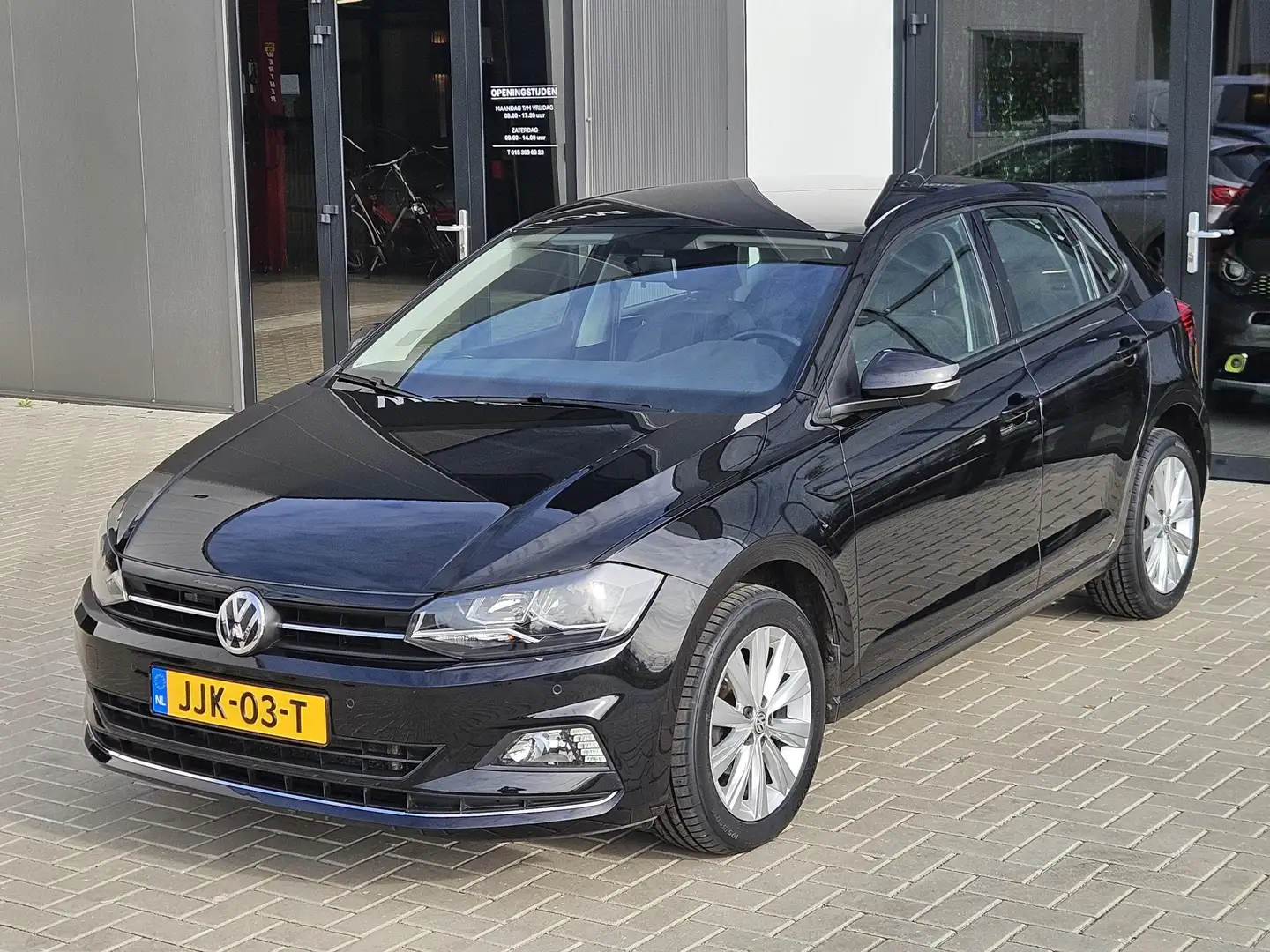 Volkswagen Polo 1.0 TSI Highline Automaat Carplay Stoelvw LM16 Zwart - 2