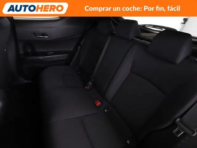Toyota C-HR view 15