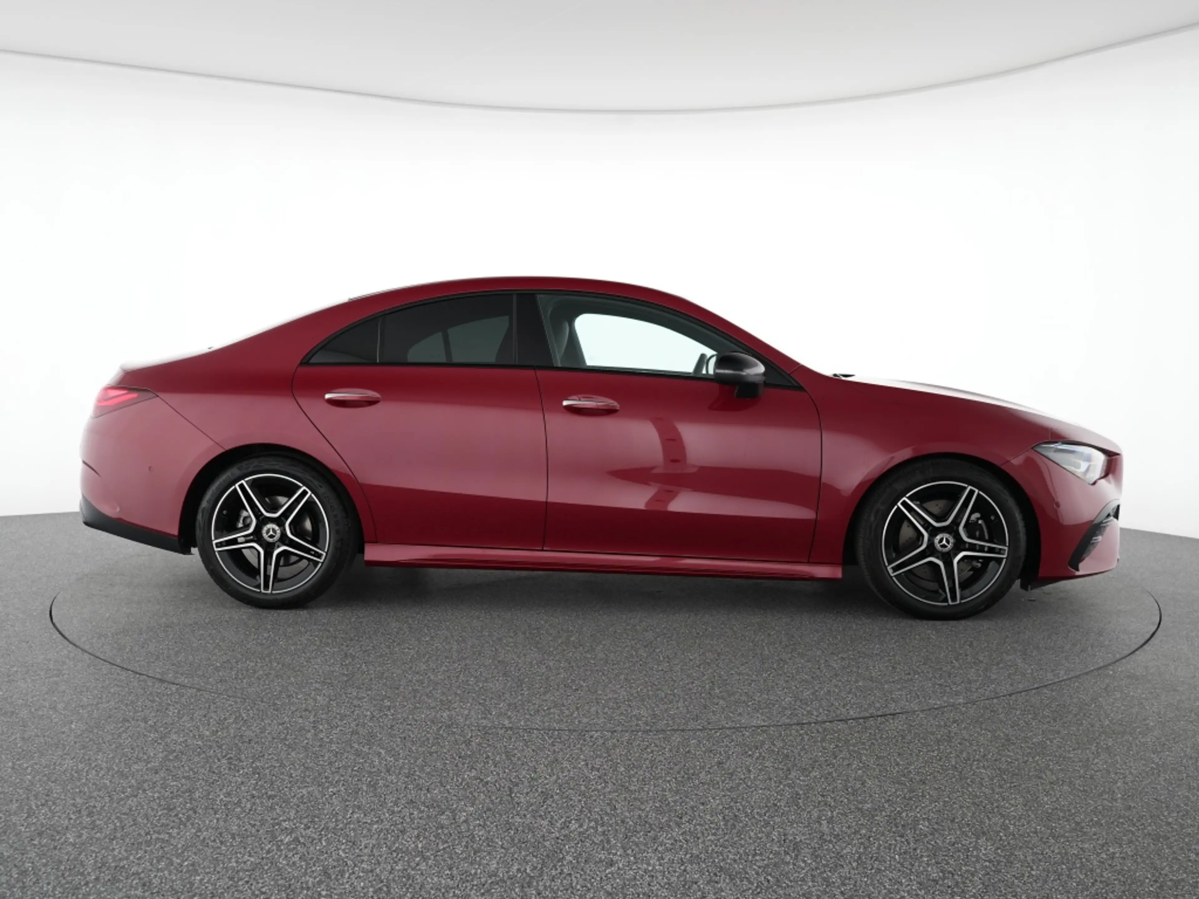 Mercedes-Benz CLA 200 d Coupé AMG Night Premium Kamera Winter — photo 5