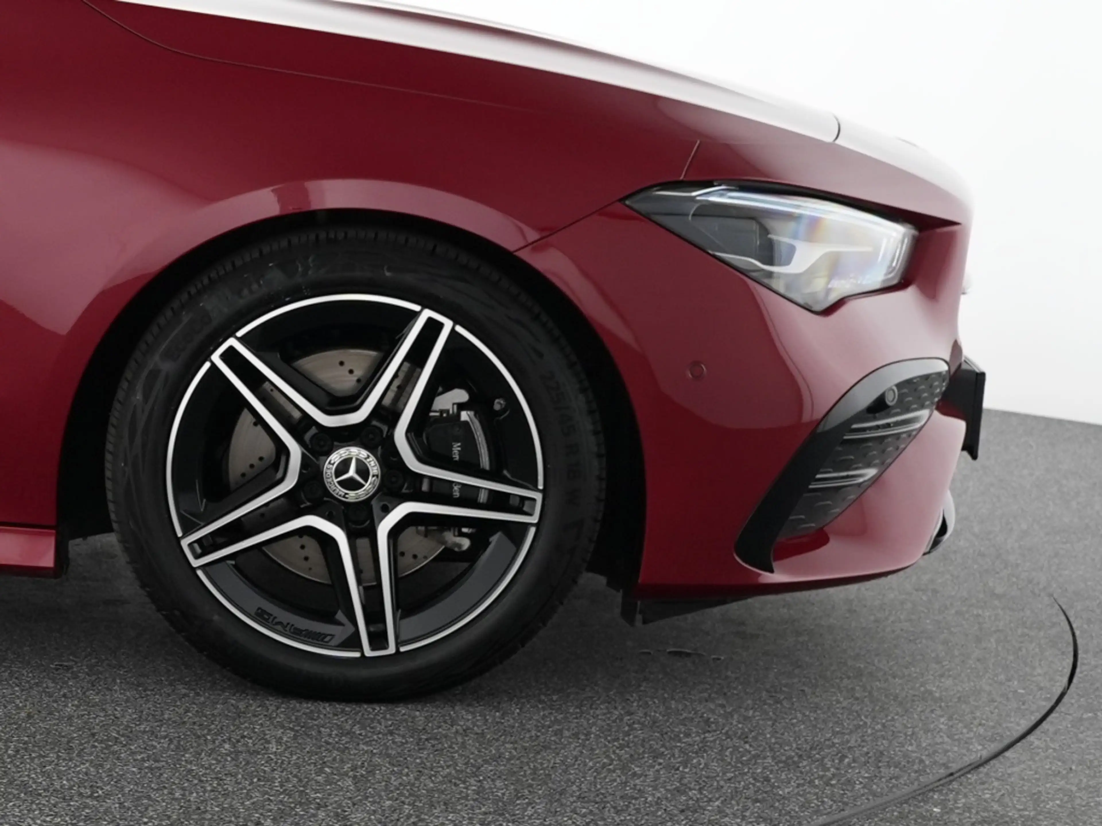 Mercedes-Benz CLA 200 d Coupé AMG Night Premium Kamera Winter — photo 6