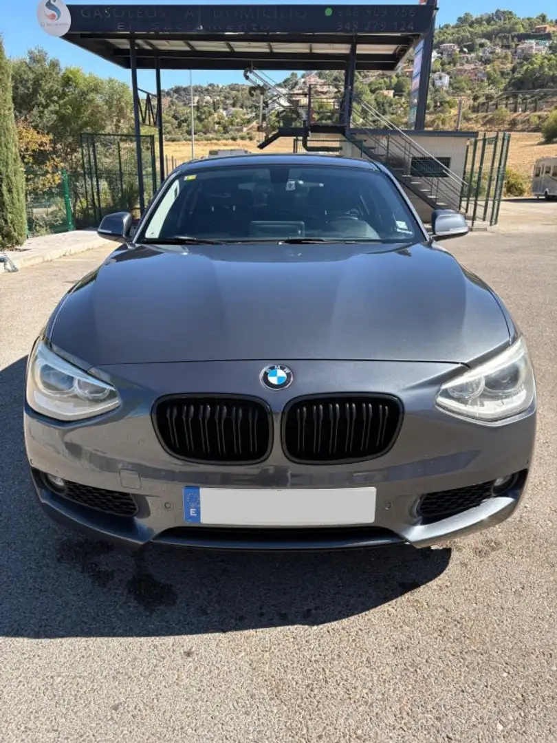 BMW 116 116dA Essential Plus Edition Gris - 1