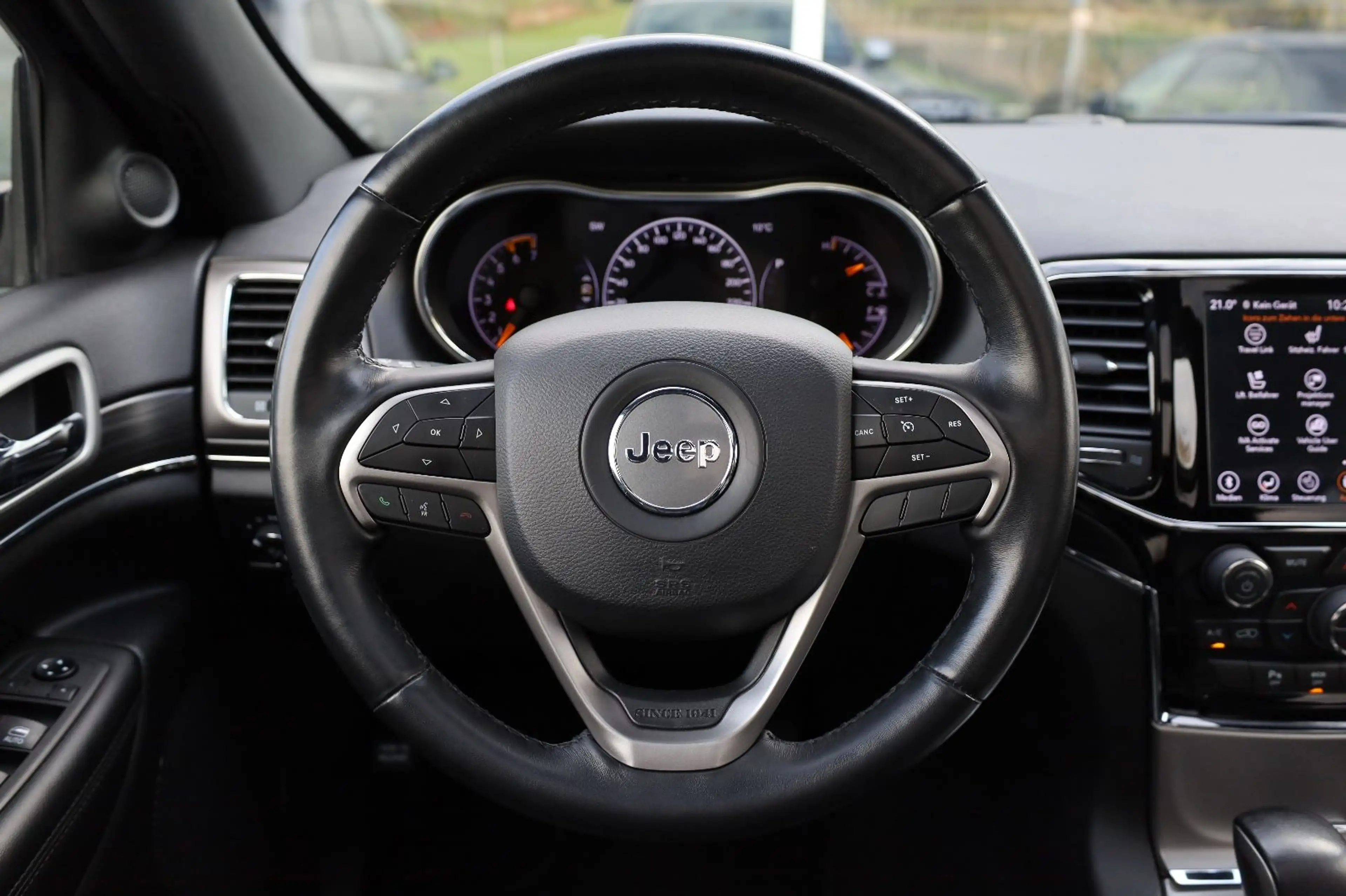 Jeep Grand Cherokee 5.7 V8 Limited/BRCGAS/PANO/R20 — photo 11