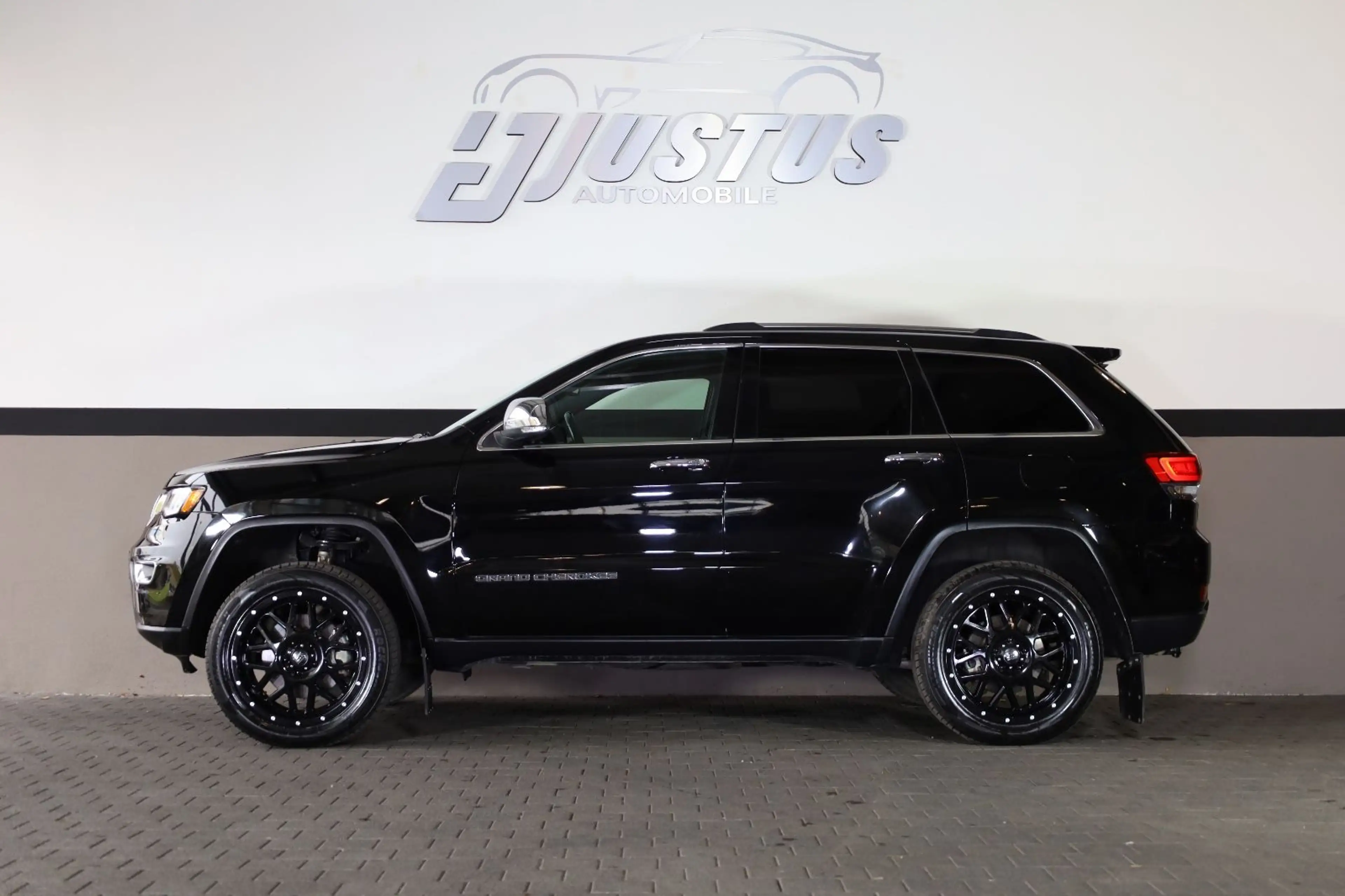 Jeep Grand Cherokee 5.7 V8 Limited/BRCGAS/PANO/R20 — photo 3
