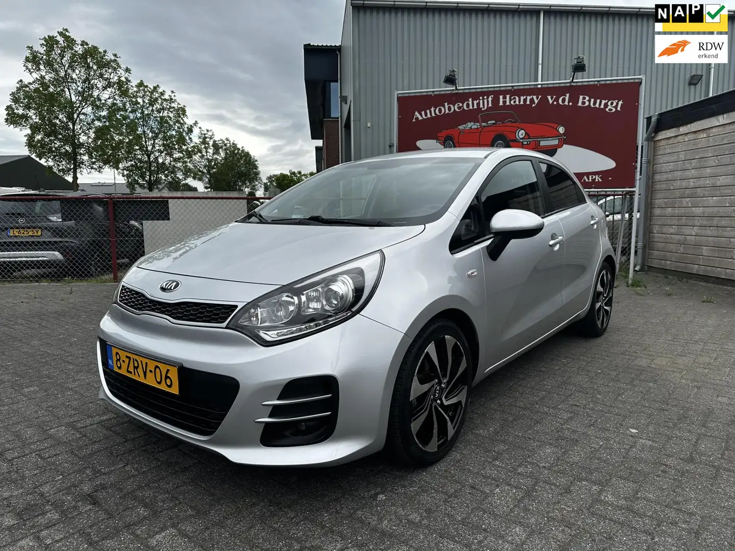 Kia Rio 1.2 CVVT DynamicLine Airco | Cruise Control | PDC Grijs - 1