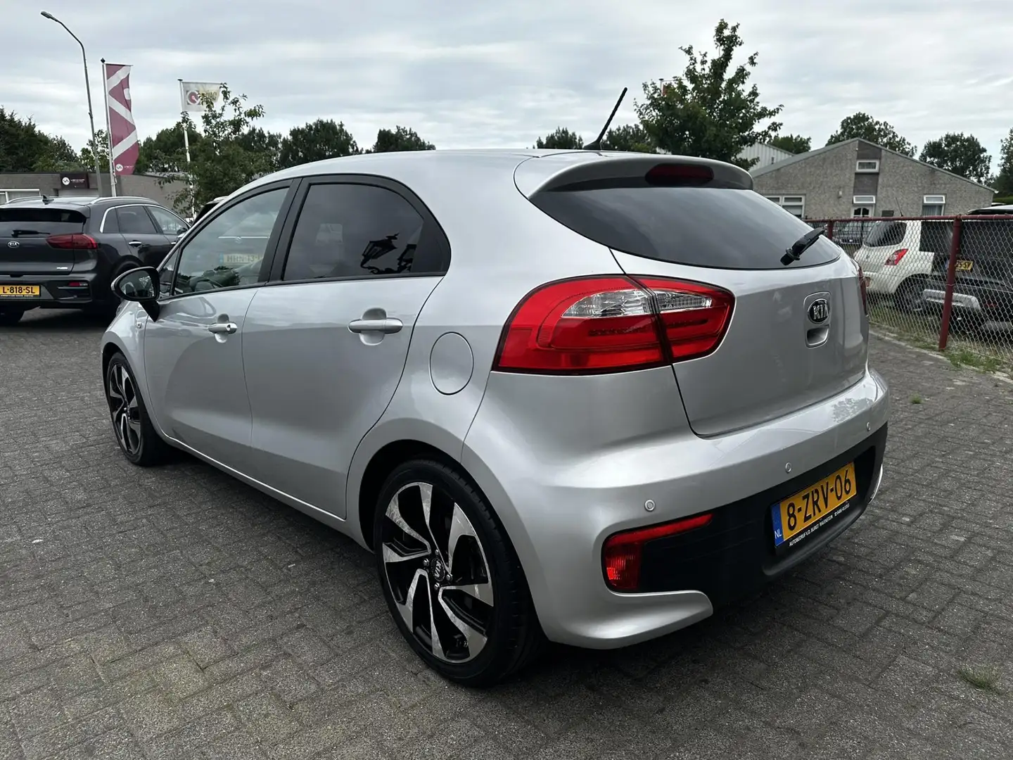 Kia Rio 1.2 CVVT DynamicLine Airco | Cruise Control | PDC Grijs - 2