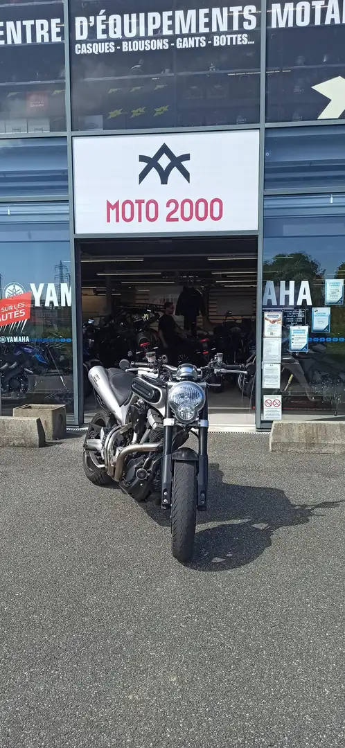 Yamaha MT-01 Bianco - 1