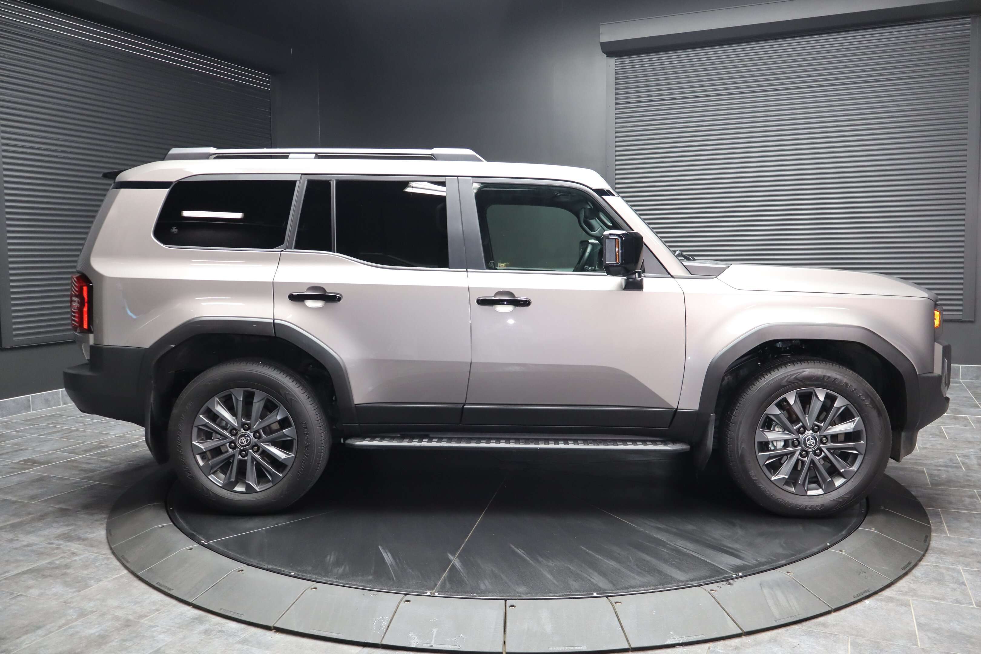 2025 Toyota Land Cruiser — photo 2