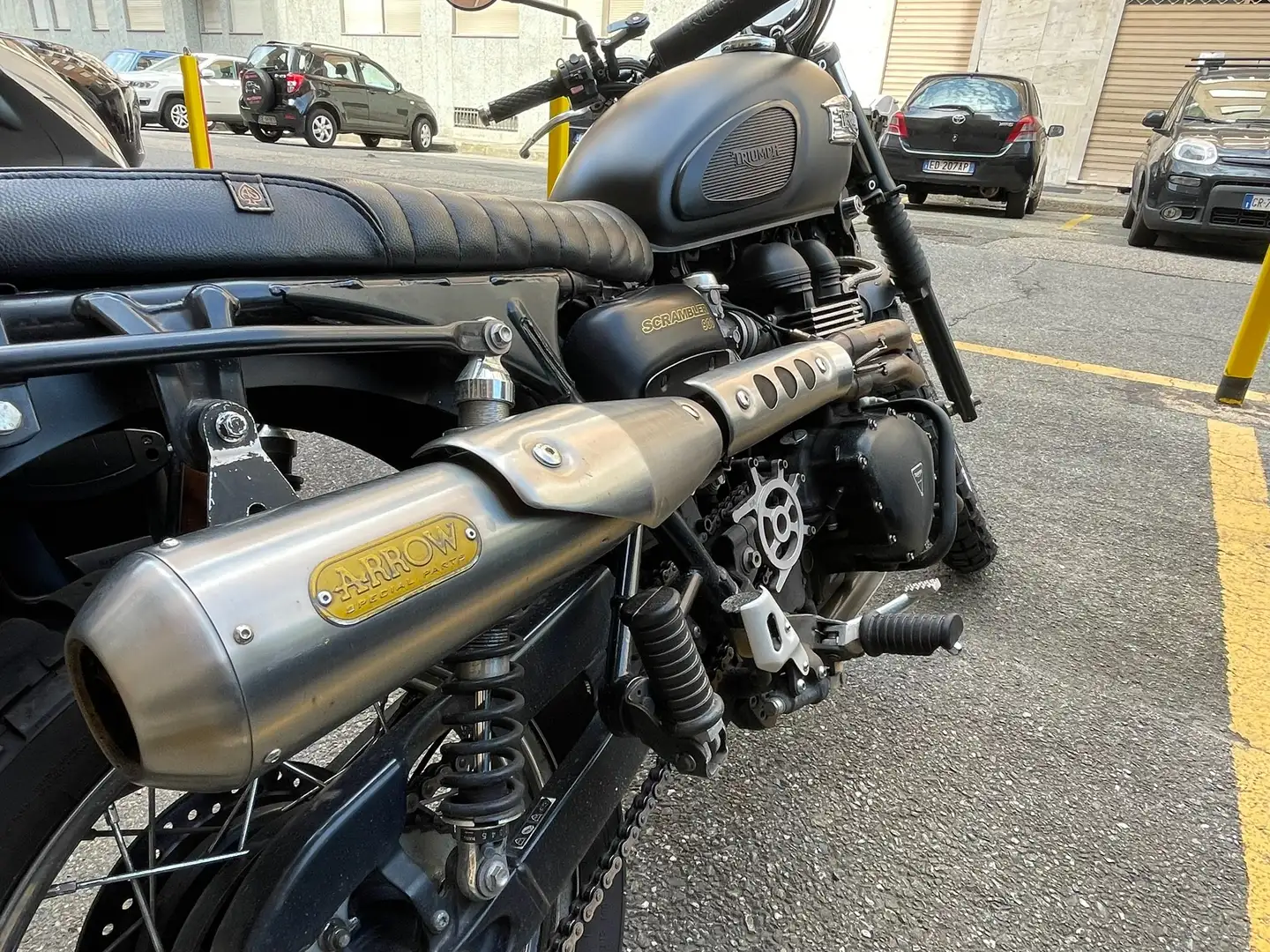 Triumph Scrambler 900 Nero - 2