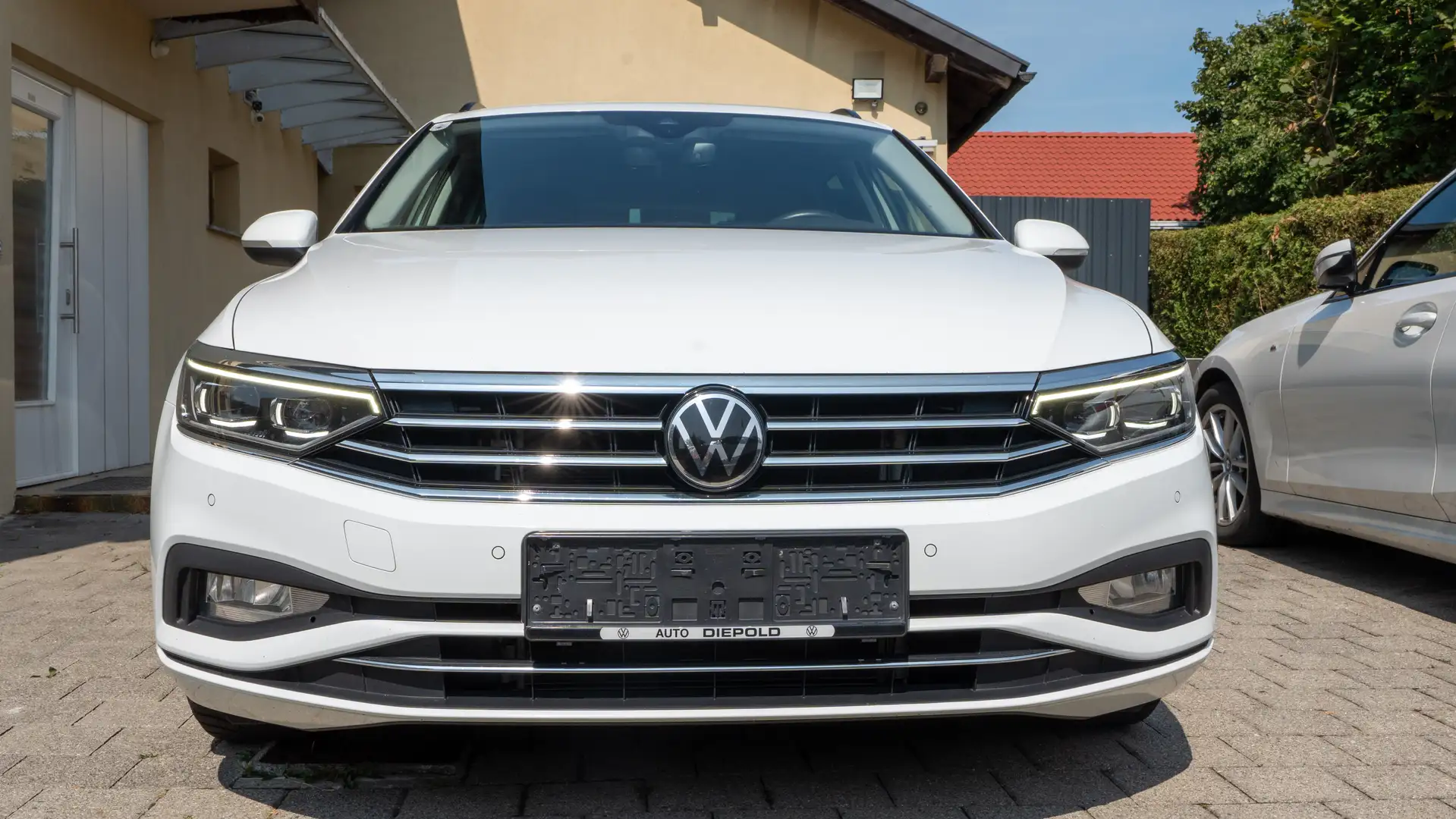 Volkswagen Passat Variant Business 2,0 SCR TDI DSG Weiß - 2