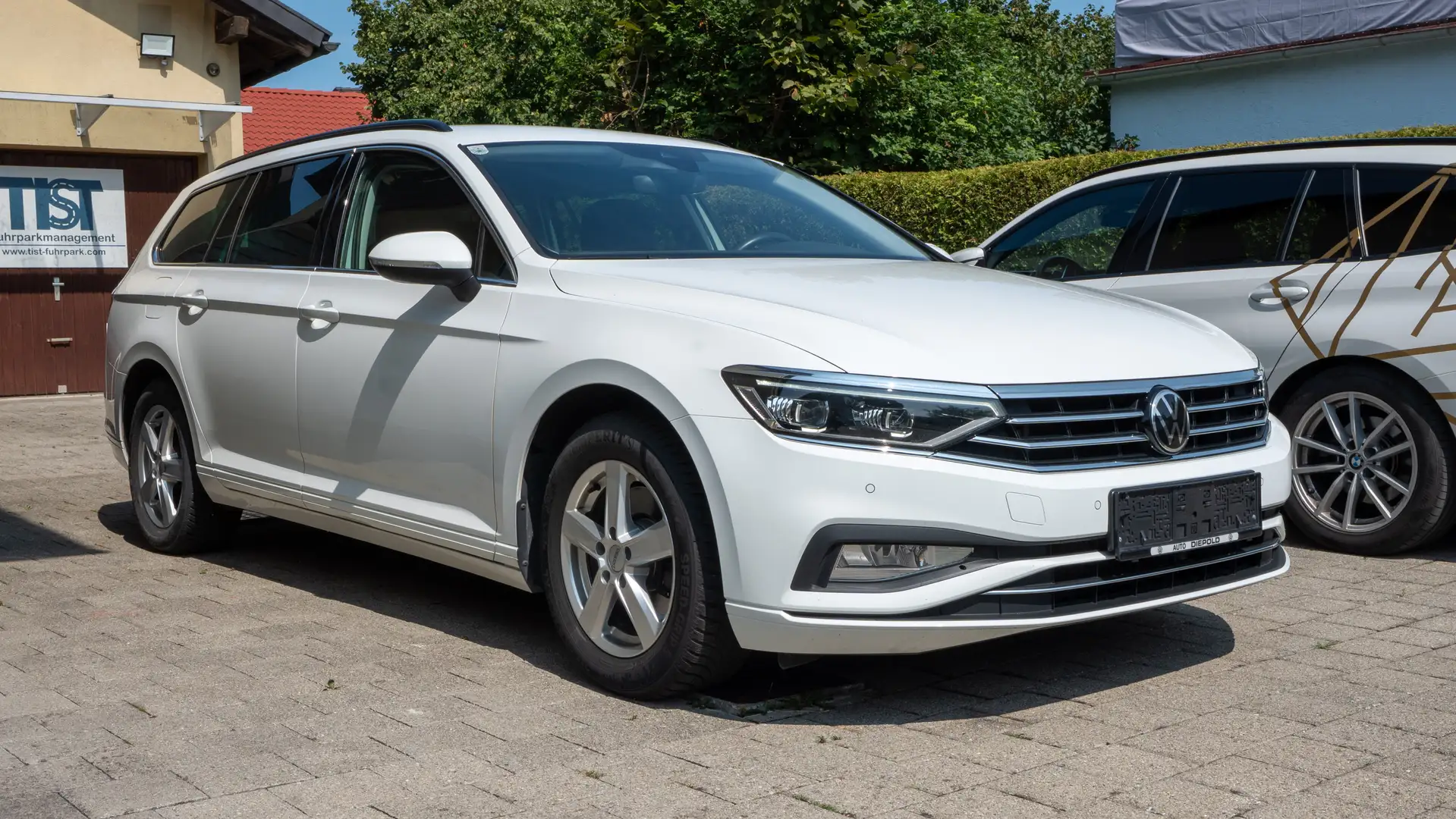 Volkswagen Passat Variant Business 2,0 SCR TDI DSG Weiß - 1