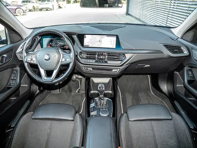 BMW 1 Series view 5