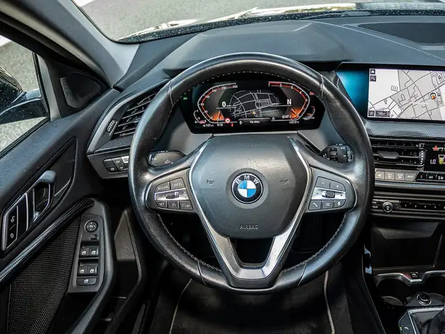 BMW 1 Series view 9