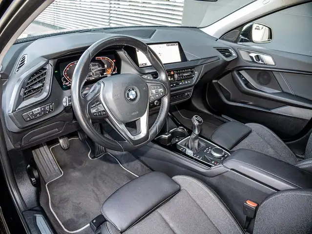 BMW 1 Series view 3