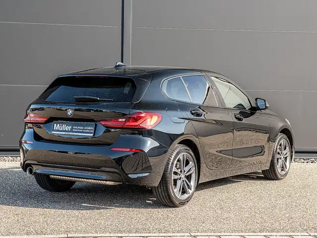 BMW 1 Series view 2