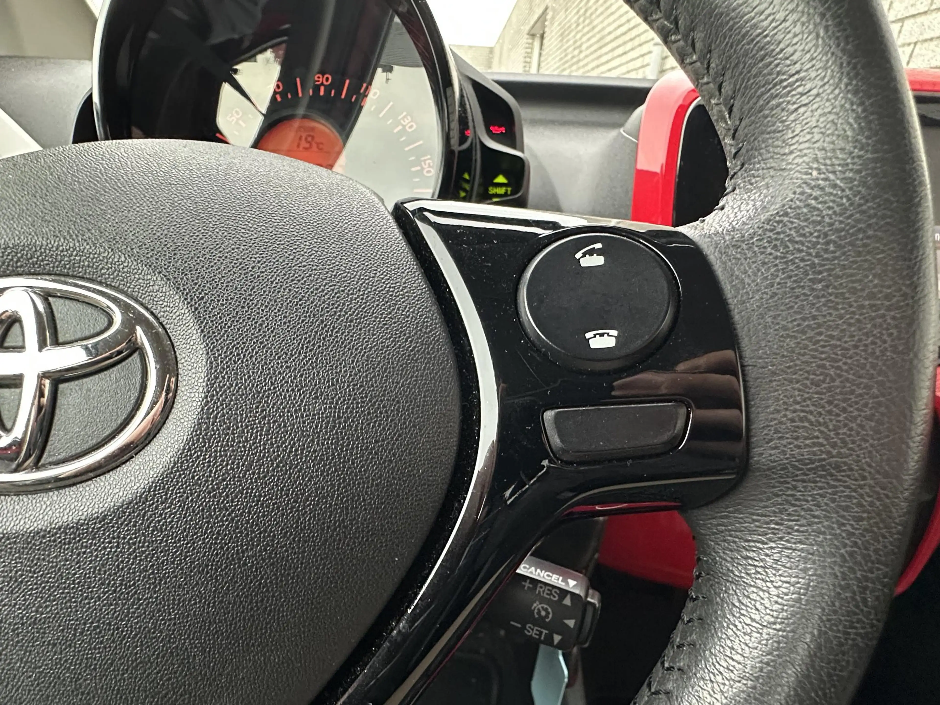Toyota Aygo 1.0 VVT-i x-play | All-Season banden | Dealer Onde — photo 24