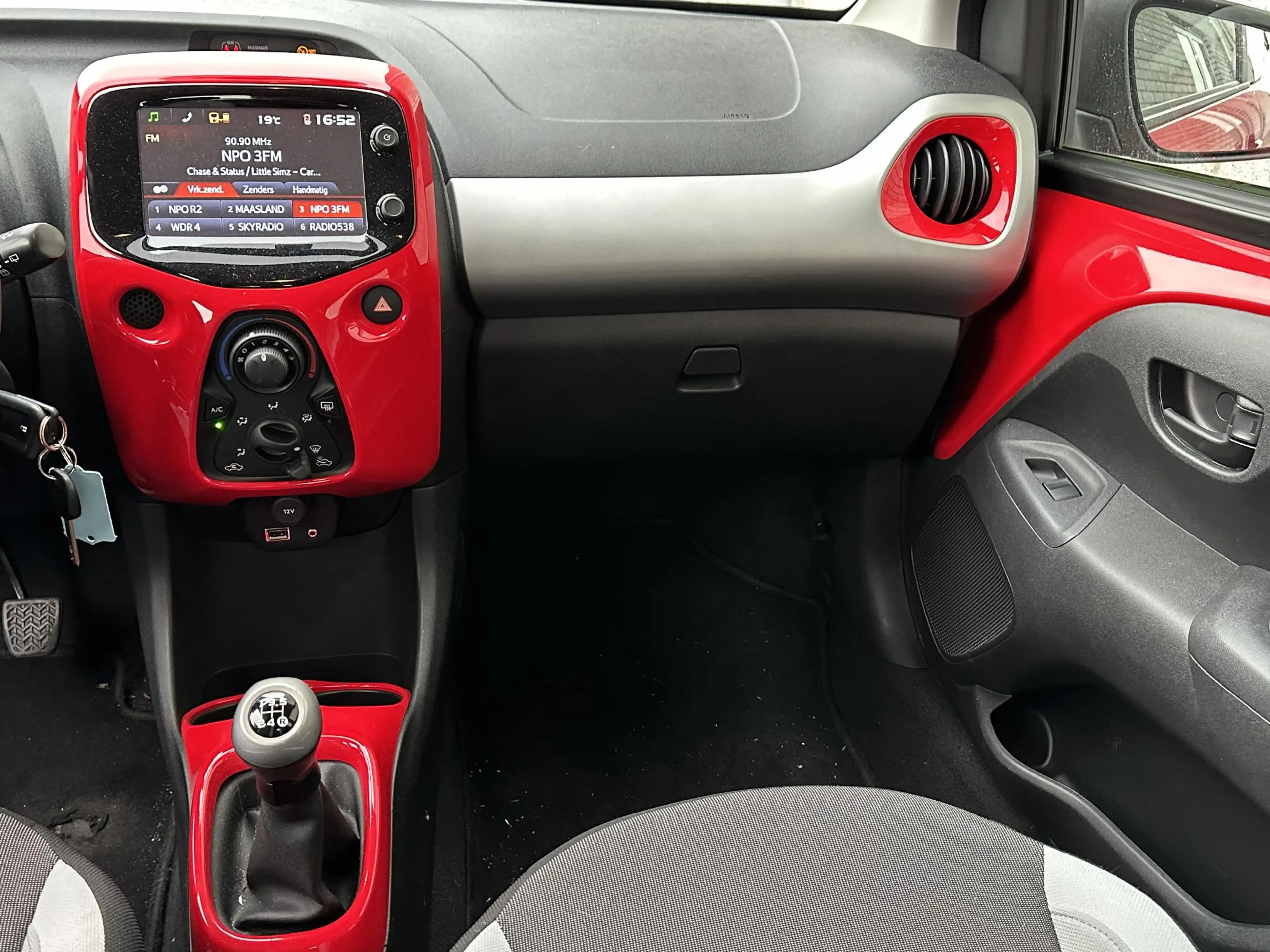 Toyota Aygo 1.0 VVT-i x-play | All-Season banden | Dealer Onde — photo 9