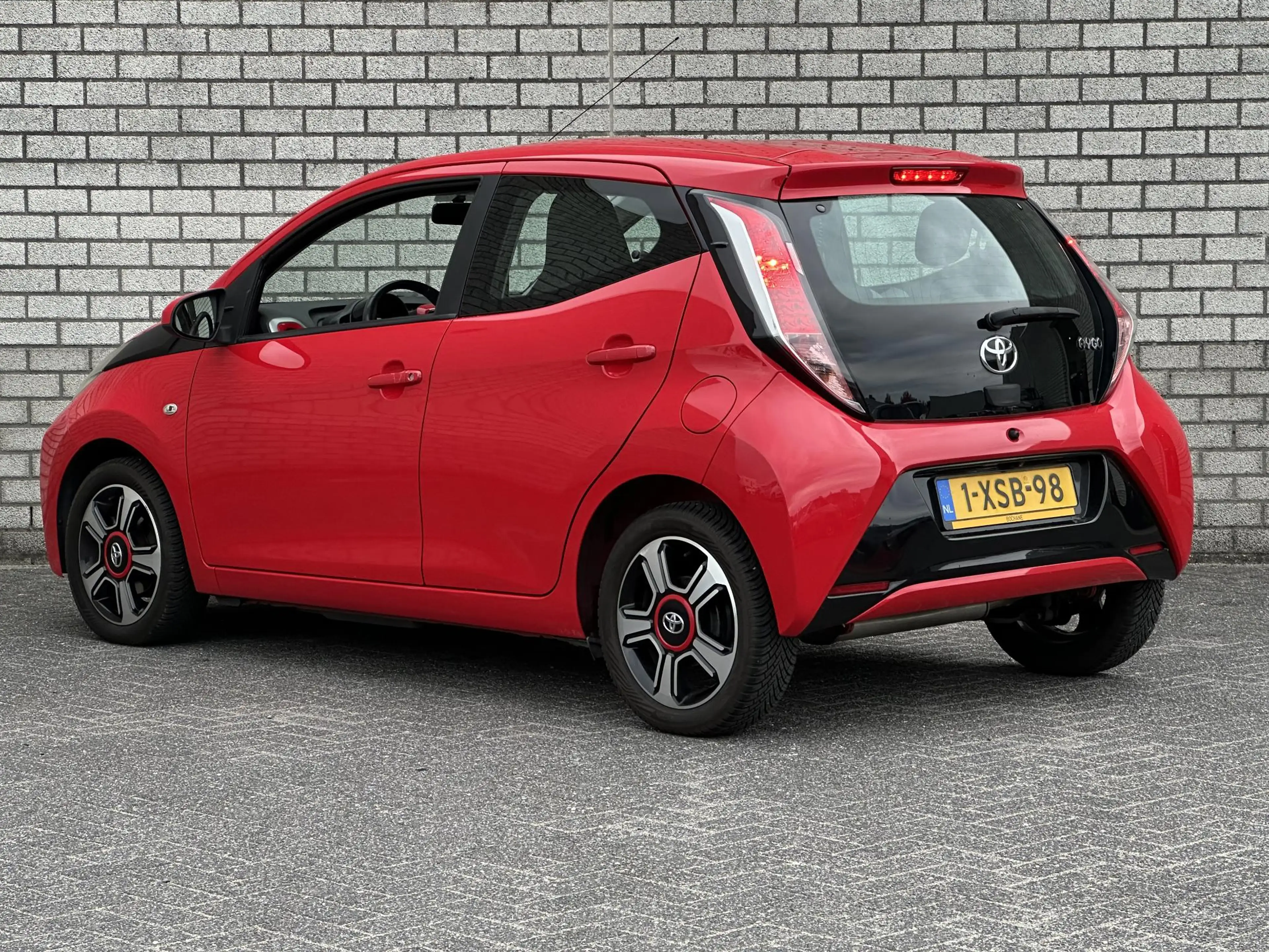 Toyota Aygo 1.0 VVT-i x-play | All-Season banden | Dealer Onde — photo 6
