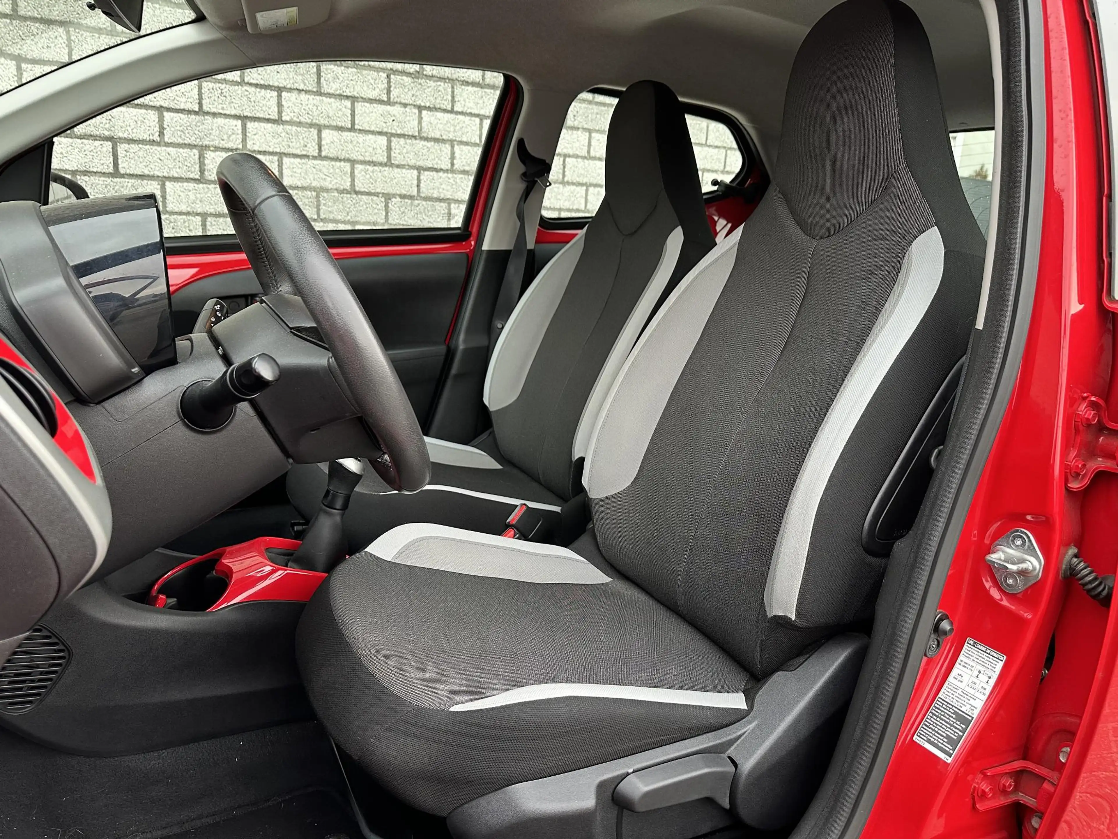 Toyota Aygo 1.0 VVT-i x-play | All-Season banden | Dealer Onde — photo 7