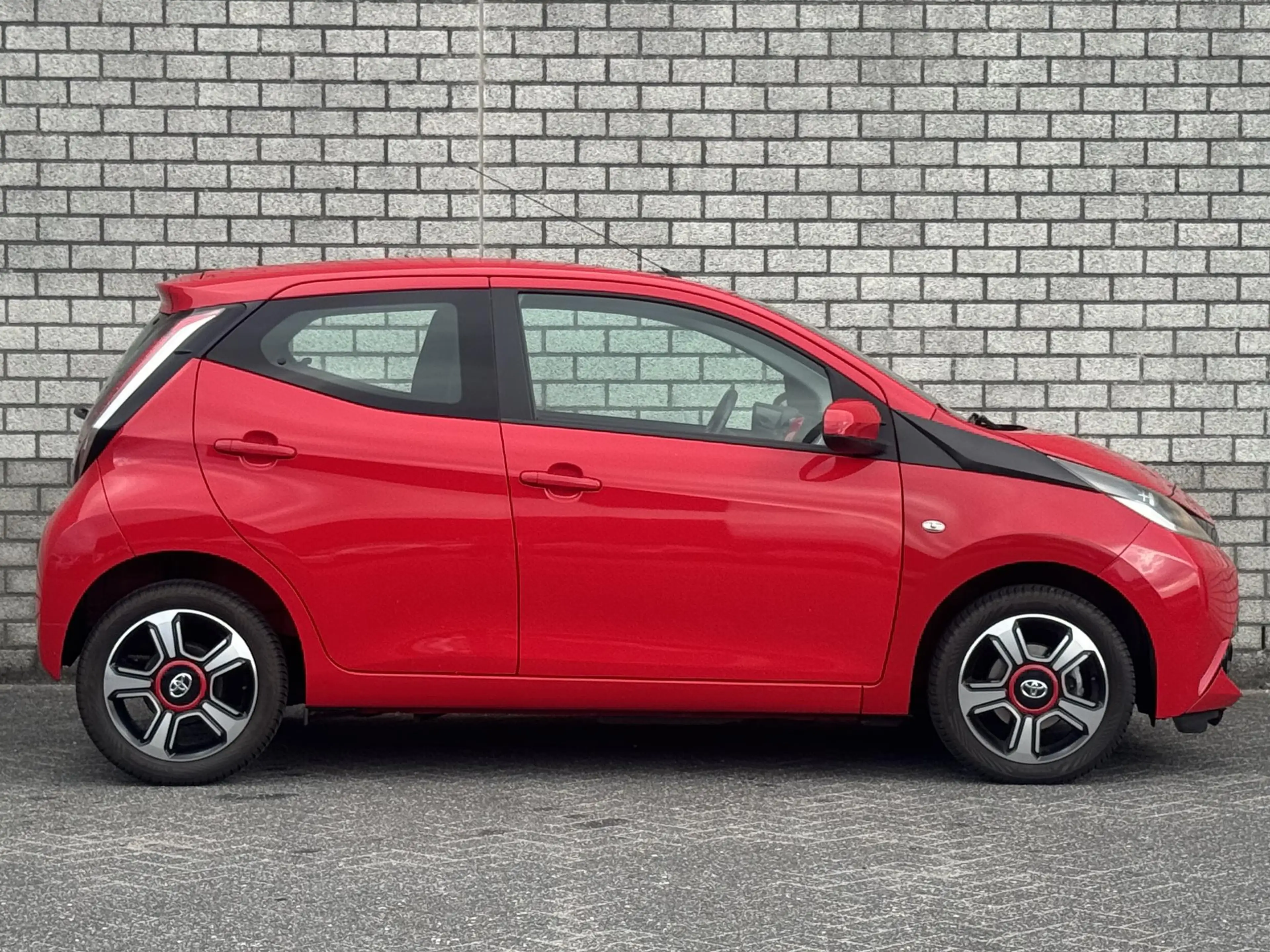 Toyota Aygo 1.0 VVT-i x-play | All-Season banden | Dealer Onde — photo 16