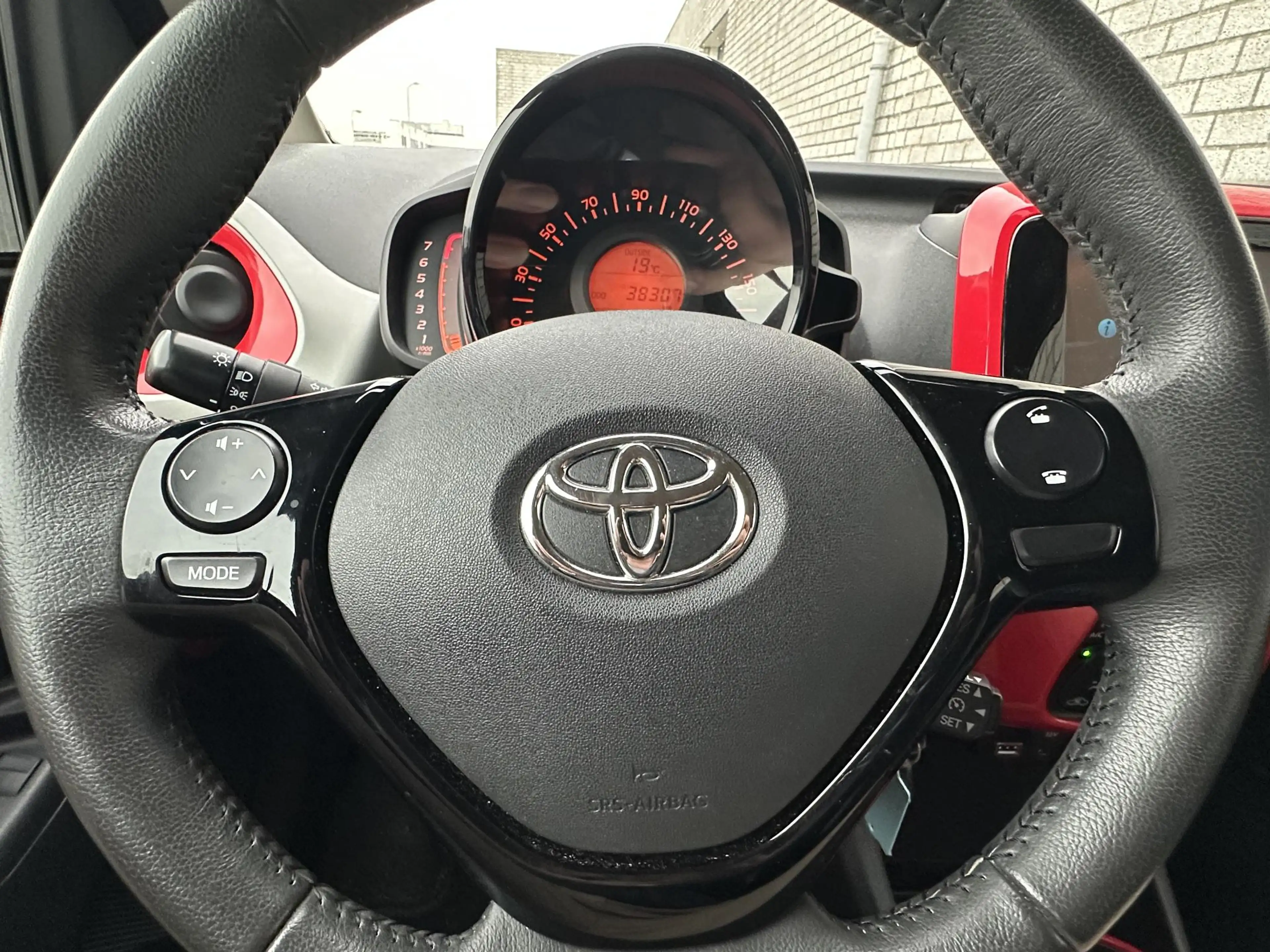 Toyota Aygo 1.0 VVT-i x-play | All-Season banden | Dealer Onde — photo 20