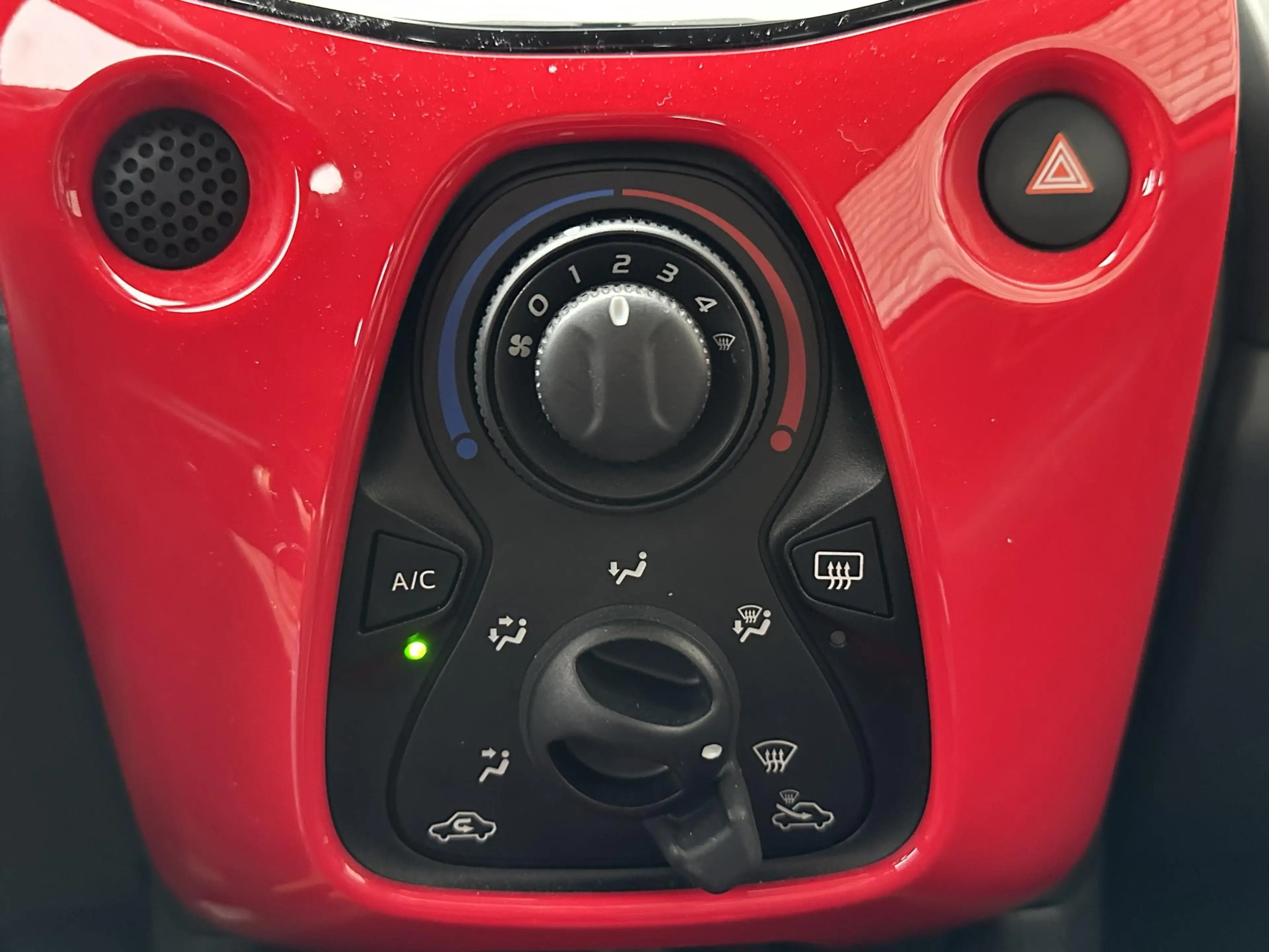 Toyota Aygo 1.0 VVT-i x-play | All-Season banden | Dealer Onde — photo 12