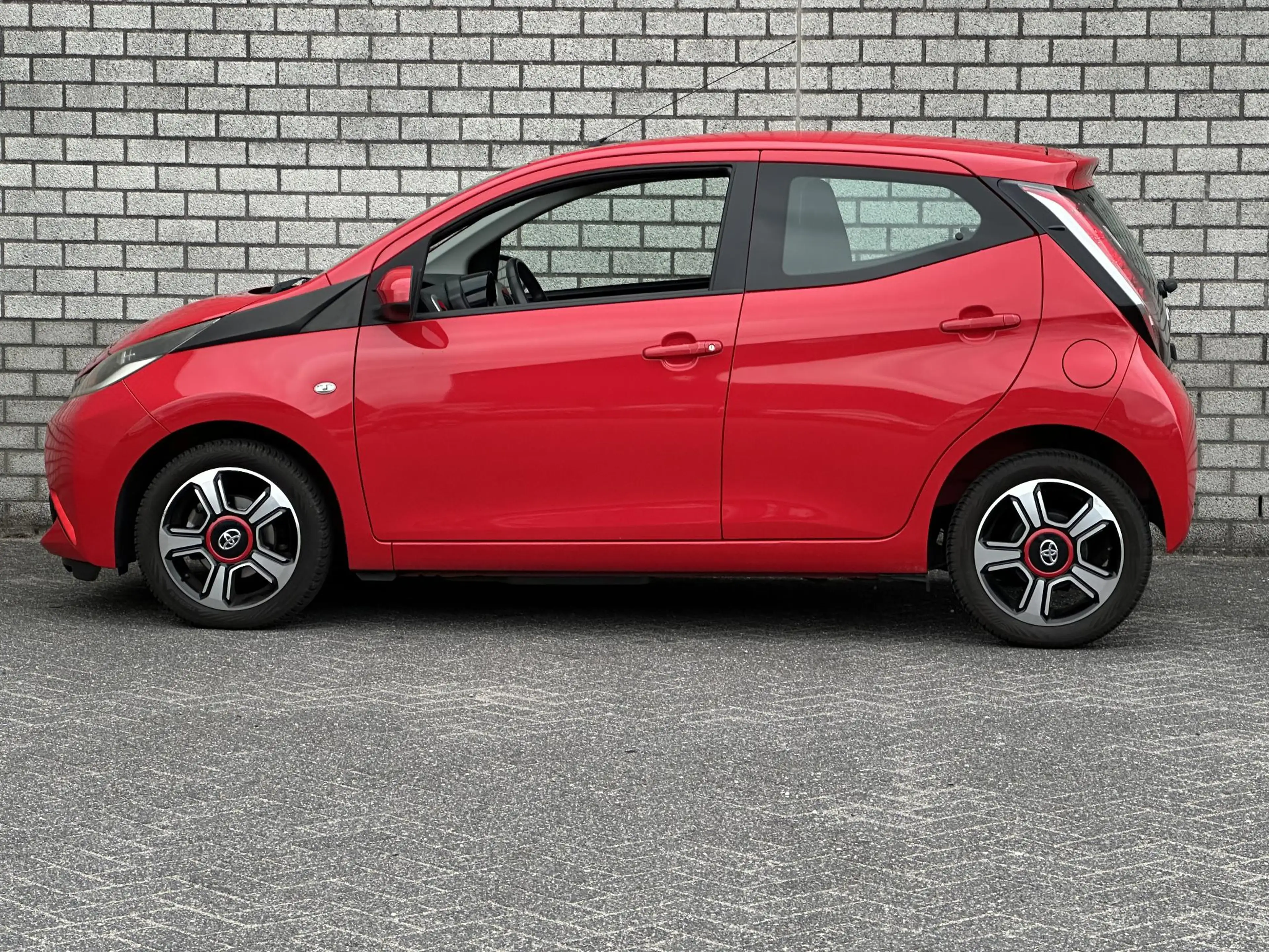 Toyota Aygo 1.0 VVT-i x-play | All-Season banden | Dealer Onde — photo 15