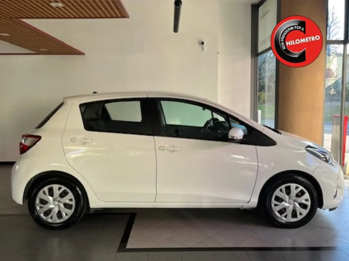 Toyota Yaris 5p 1.0 Business Blanc - 1