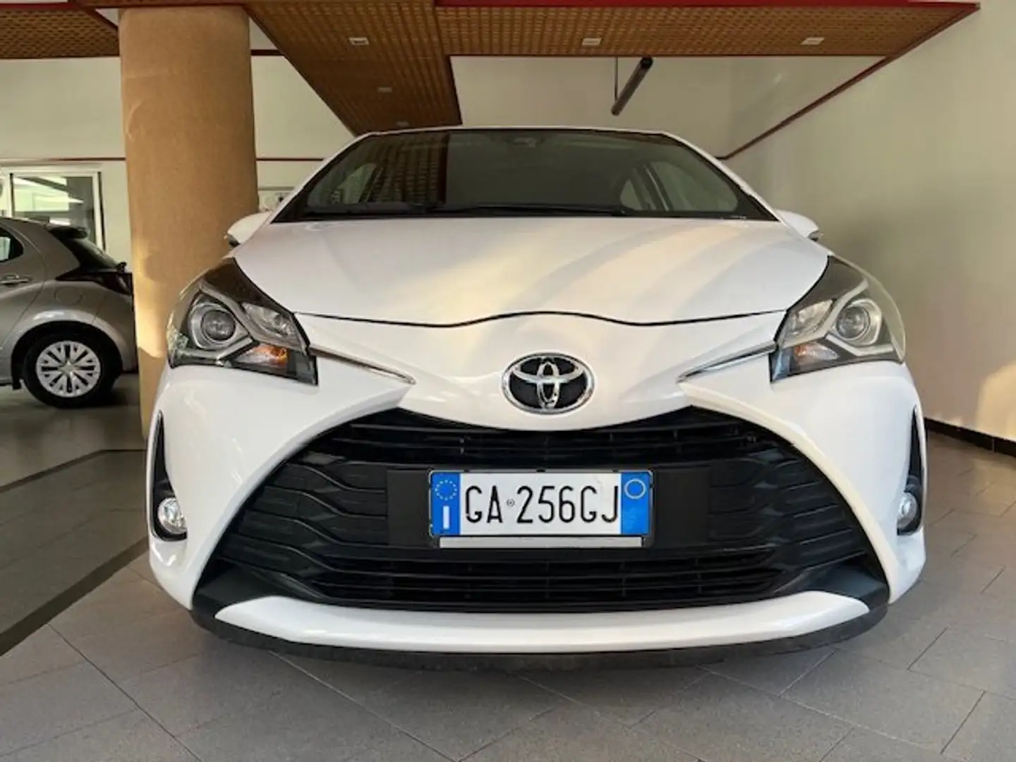Toyota Yaris 5p 1.0 Business Blanc - 2