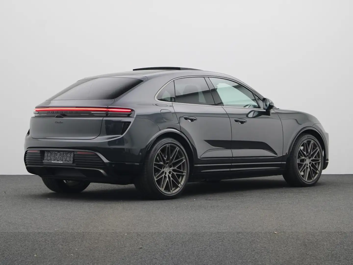 Porsche Macan TURBO 100 kWh 584 PK Zwart - 2
