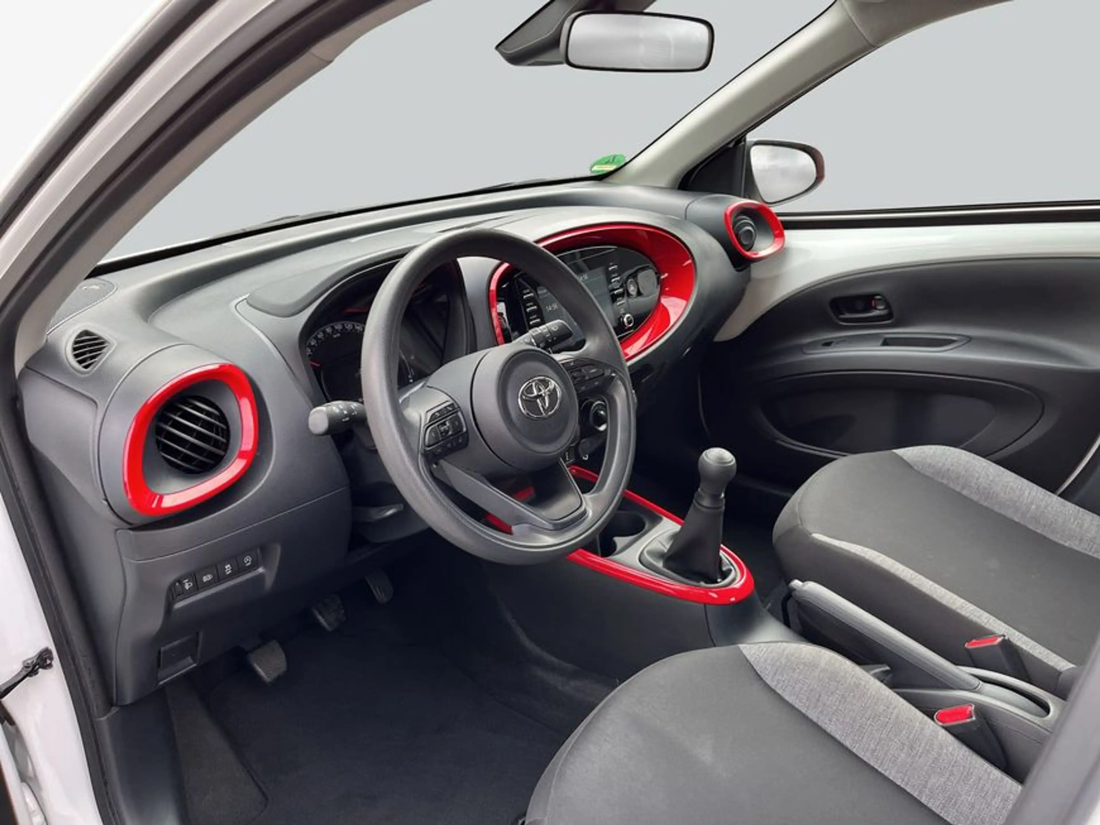 Toyota Aygo X X *Klima*Allwetter*Spurhalte* — photo 9