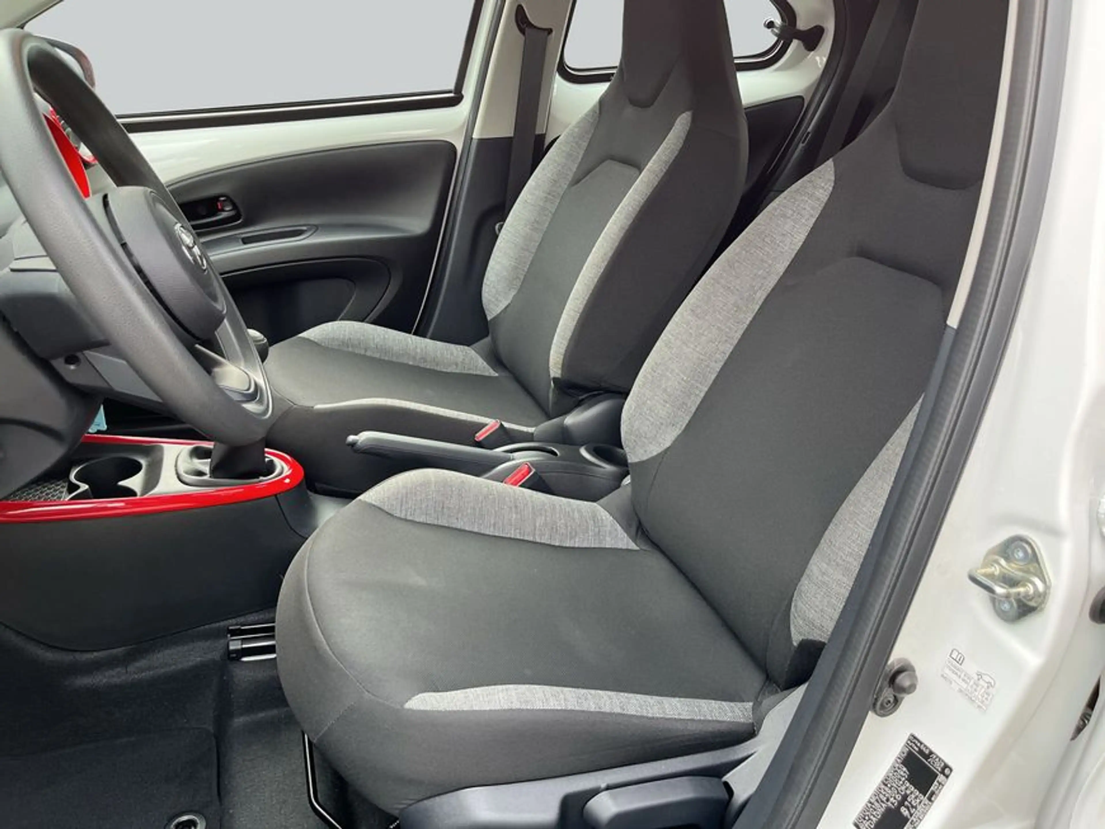 Toyota Aygo X X *Klima*Allwetter*Spurhalte* — photo 10