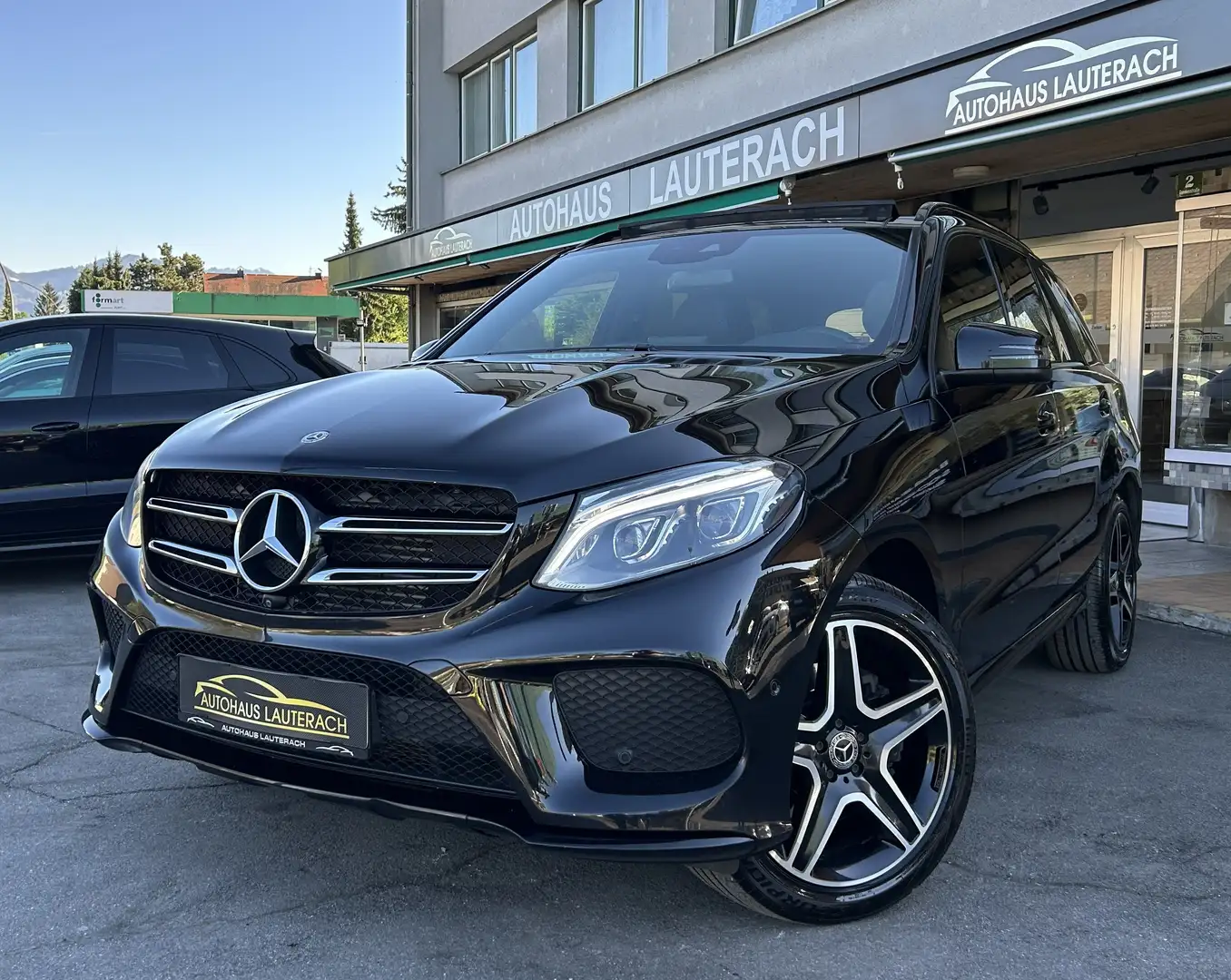 Mercedes-Benz GLE 350 GLE 350d 4Matic *AMG LINE *PANORAMA *AHK *360° Schwarz - 1