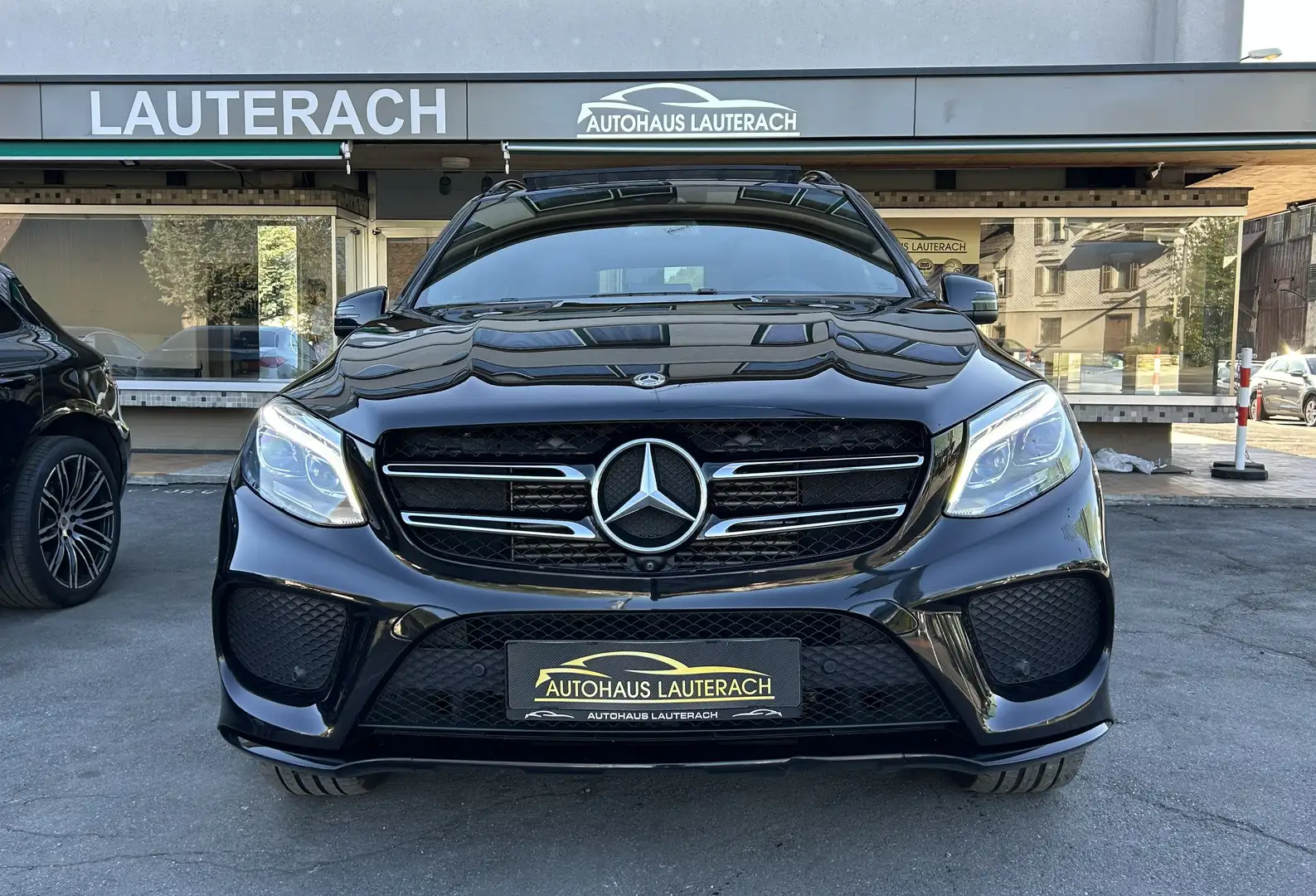 Mercedes-Benz GLE 350 GLE 350d 4Matic *AMG LINE *PANORAMA *AHK *360° Schwarz - 2
