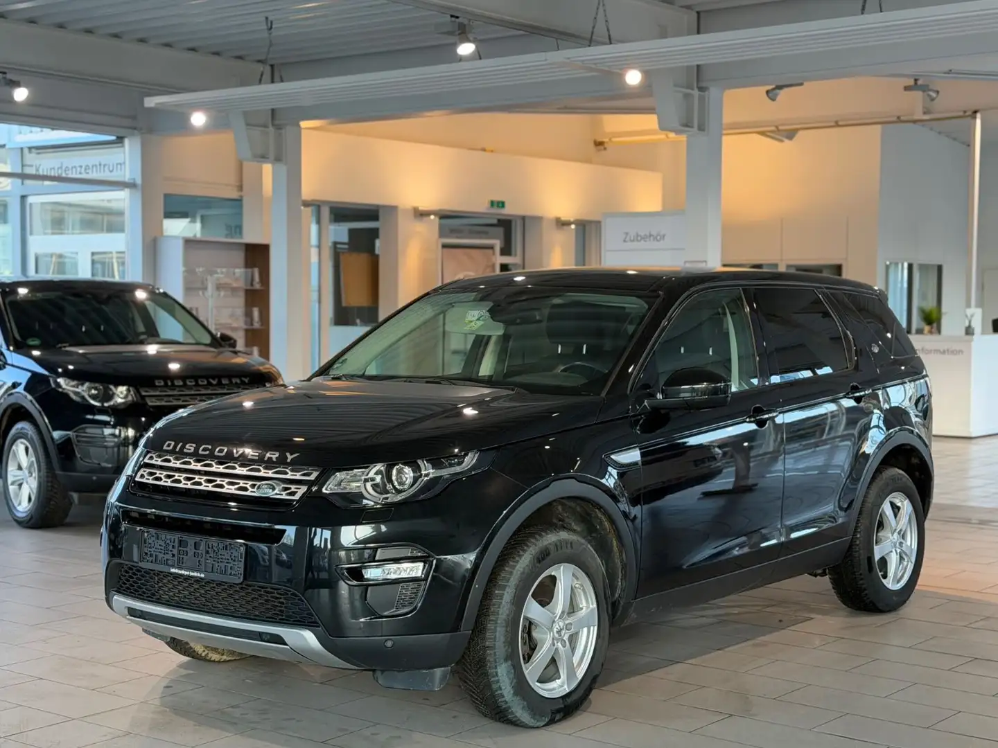 Land Rover Discovery Sport HSE*NAVI*RFK*PANO*LEDER*VOLL* Schwarz - 2