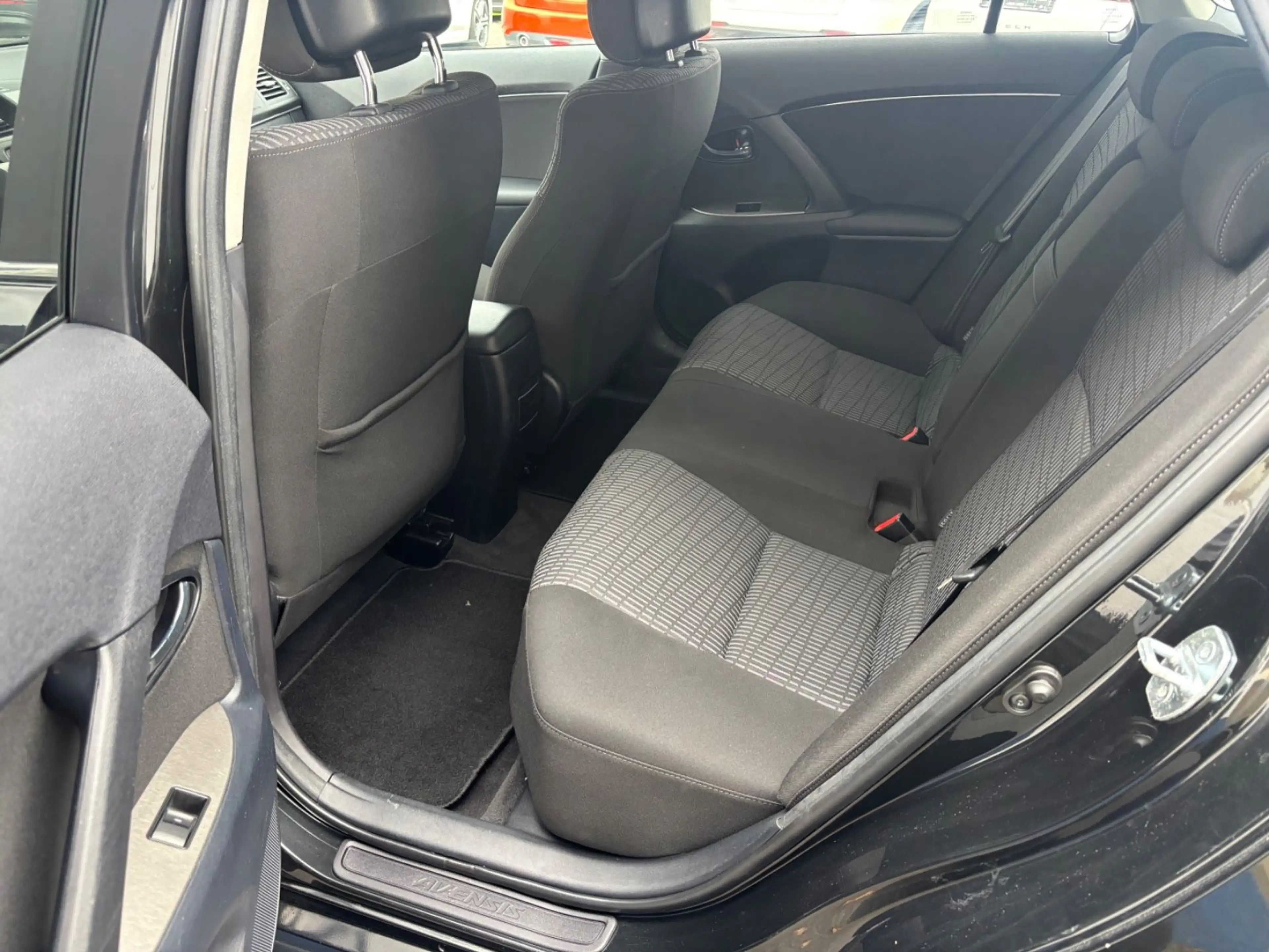 Toyota Avensis Kombi Edition — photo 7