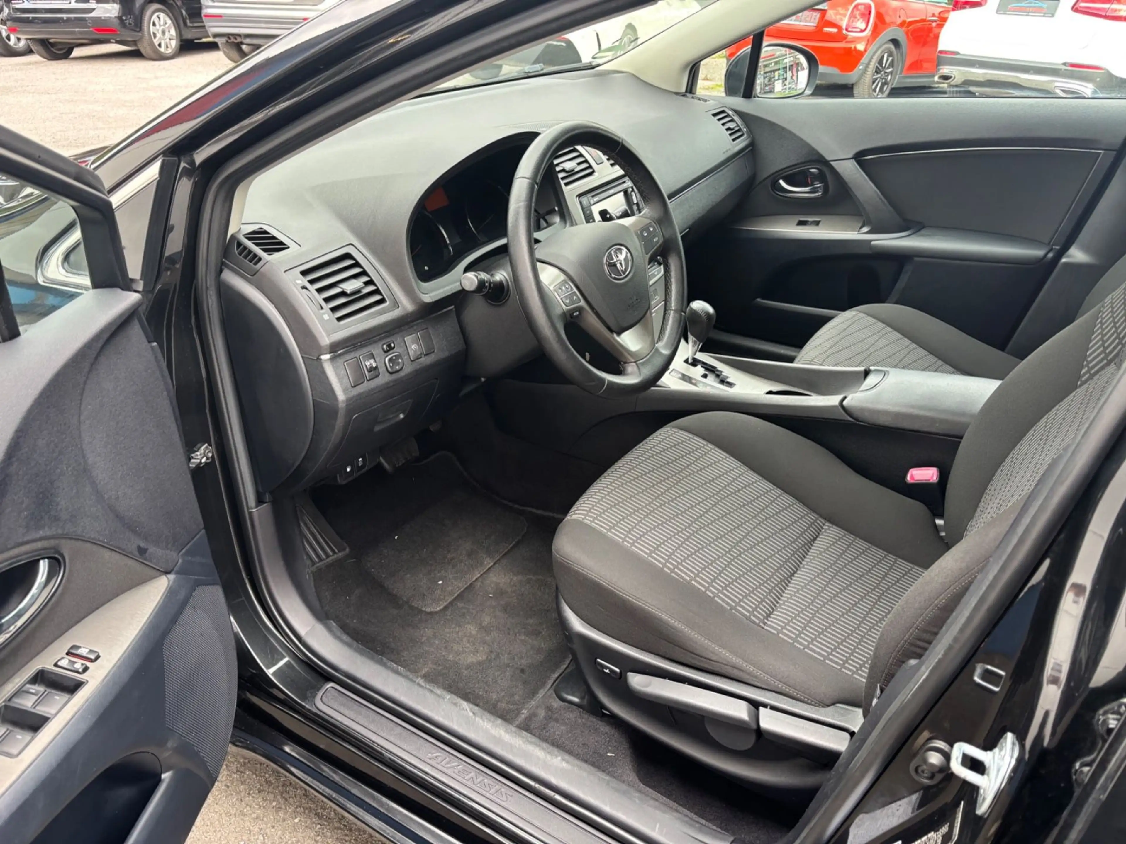 Toyota Avensis Kombi Edition — photo 9