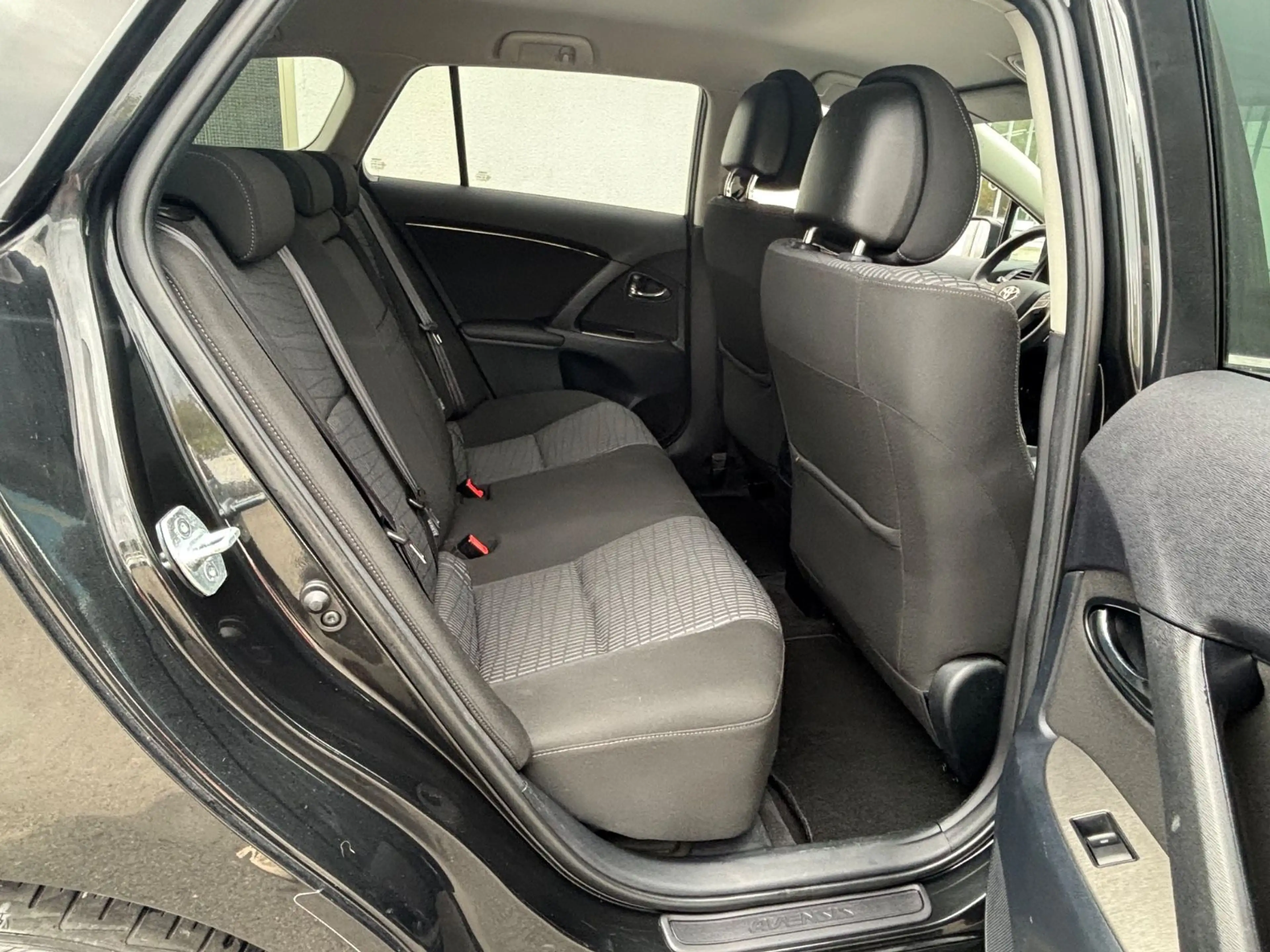 Toyota Avensis Kombi Edition — photo 8