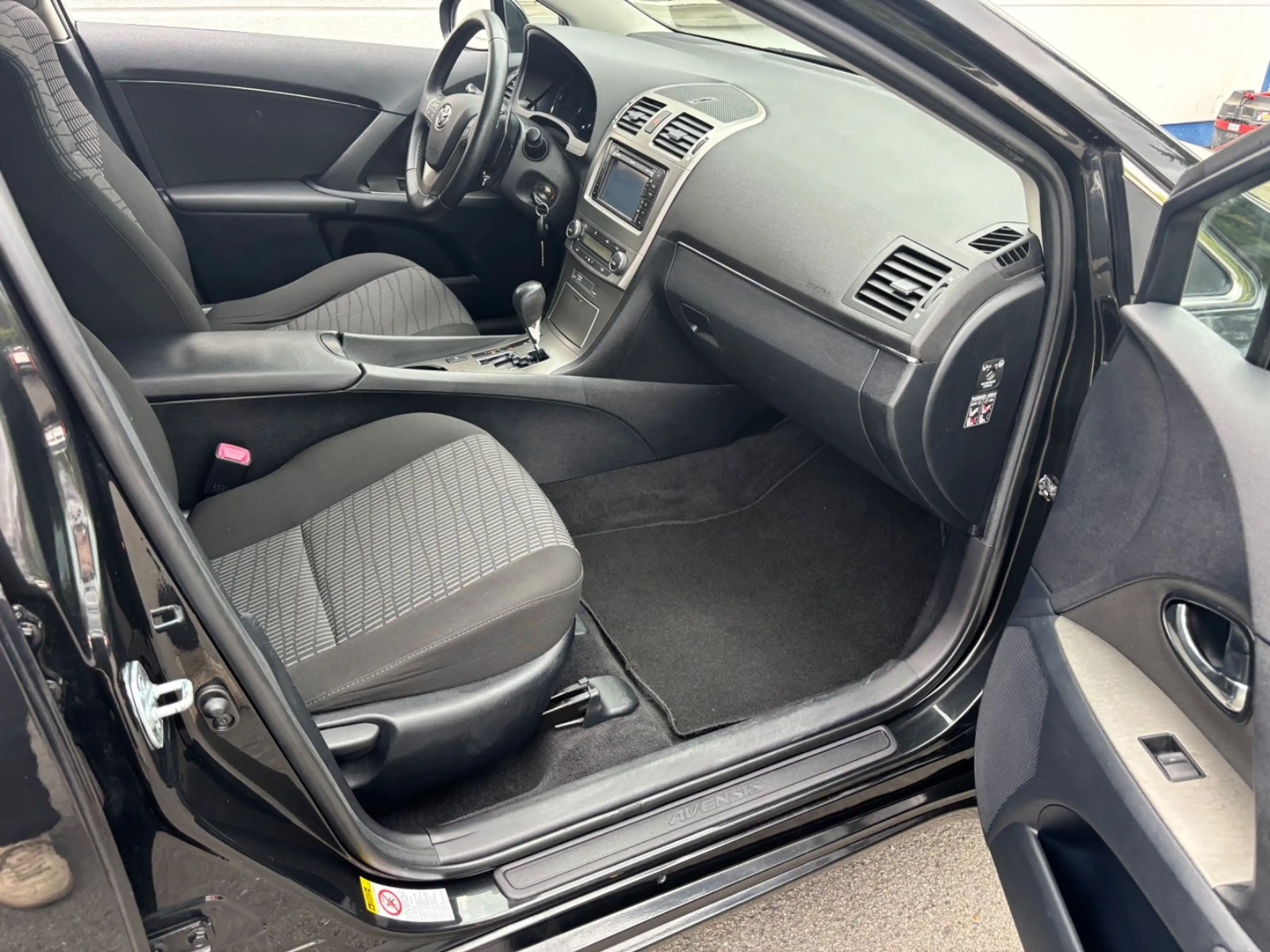 Toyota Avensis Kombi Edition — photo 10