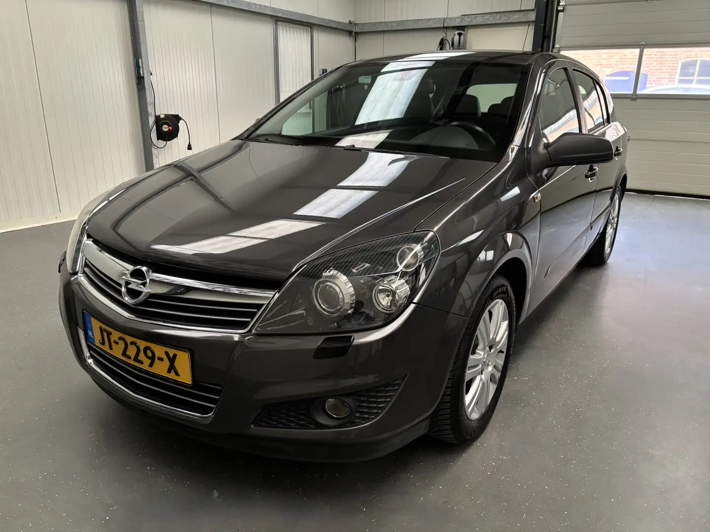 Opel Astra 1.8 Cosmo INNOVATION AUT. | Cruise Control | Cruis Gris - 2